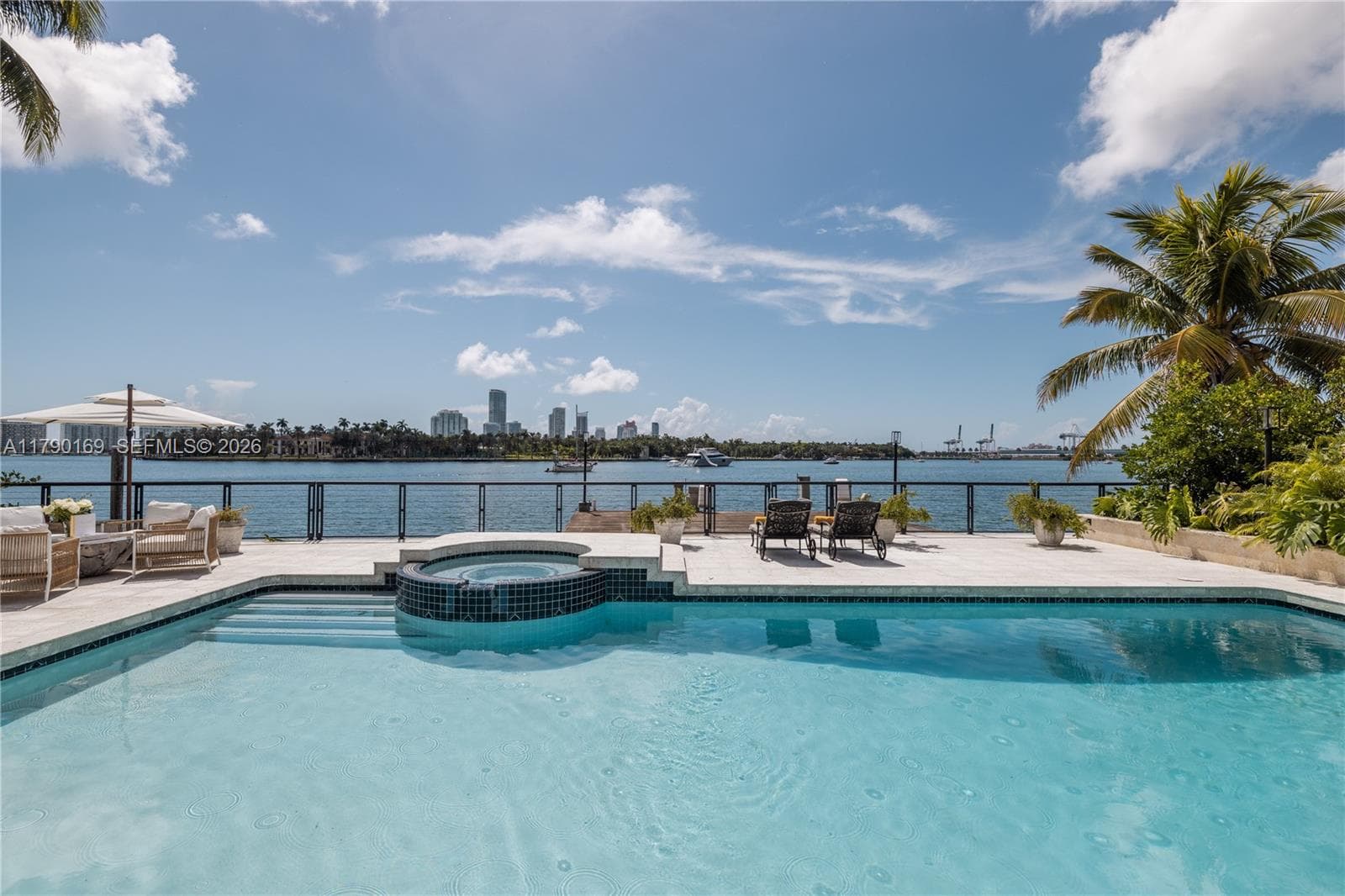 2 Hibiscus Dr photo 3