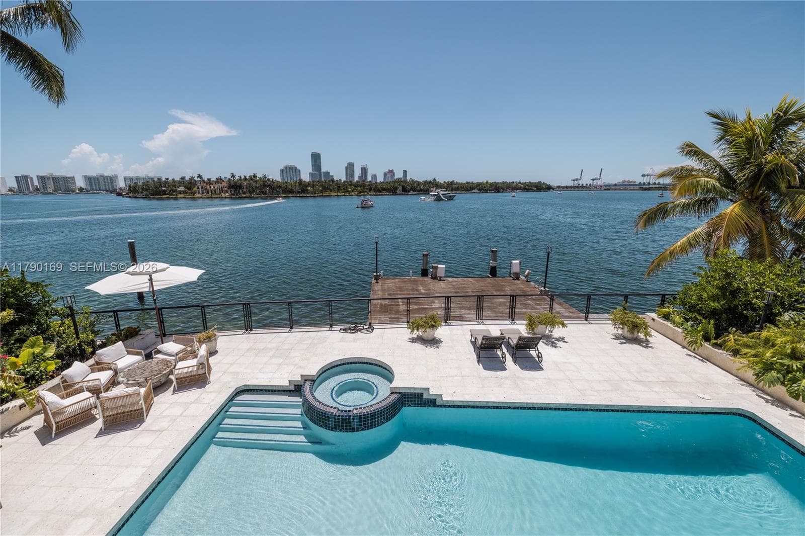 2 Hibiscus Dr photo 1