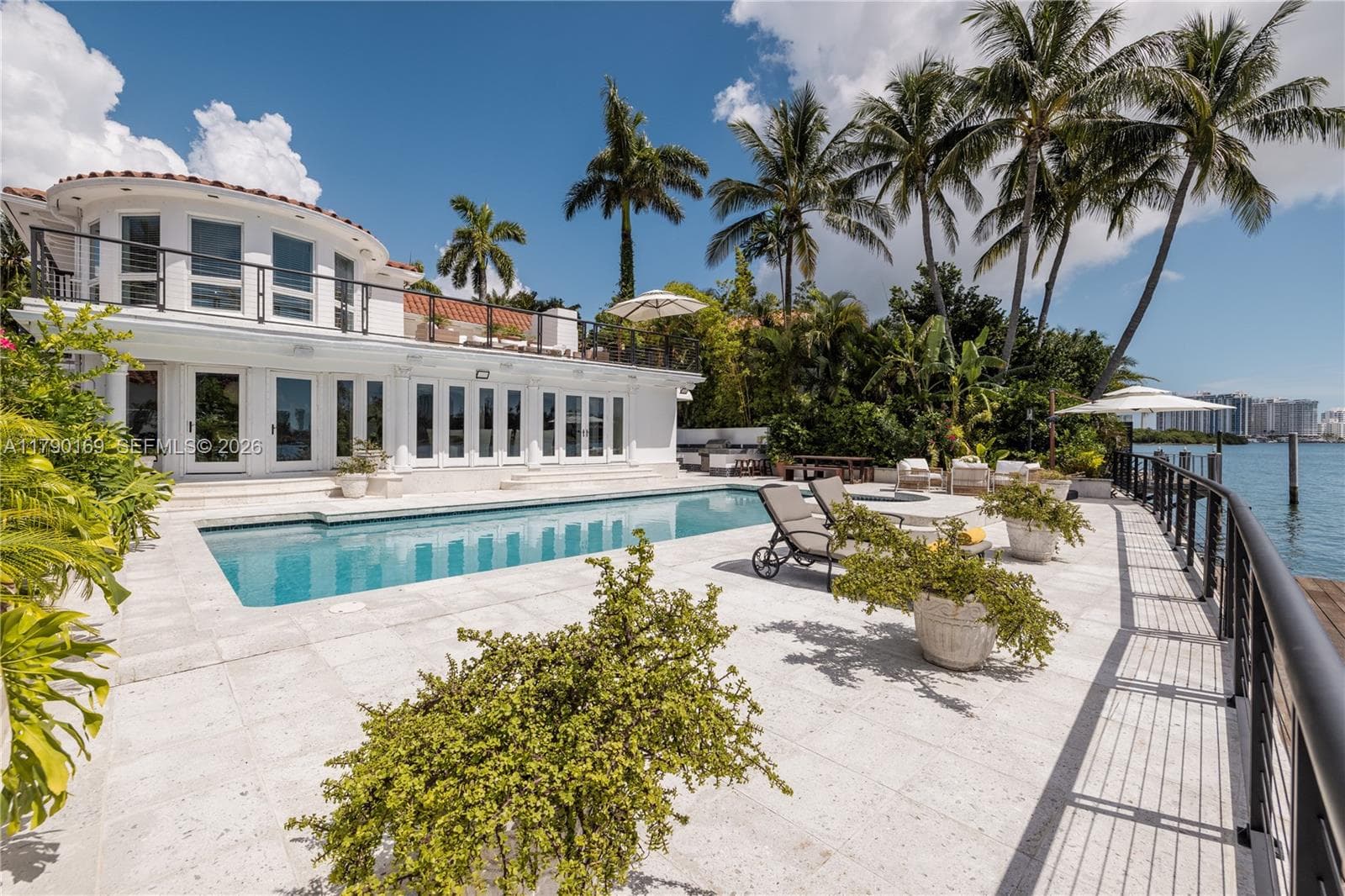 2 Hibiscus Dr photo 5