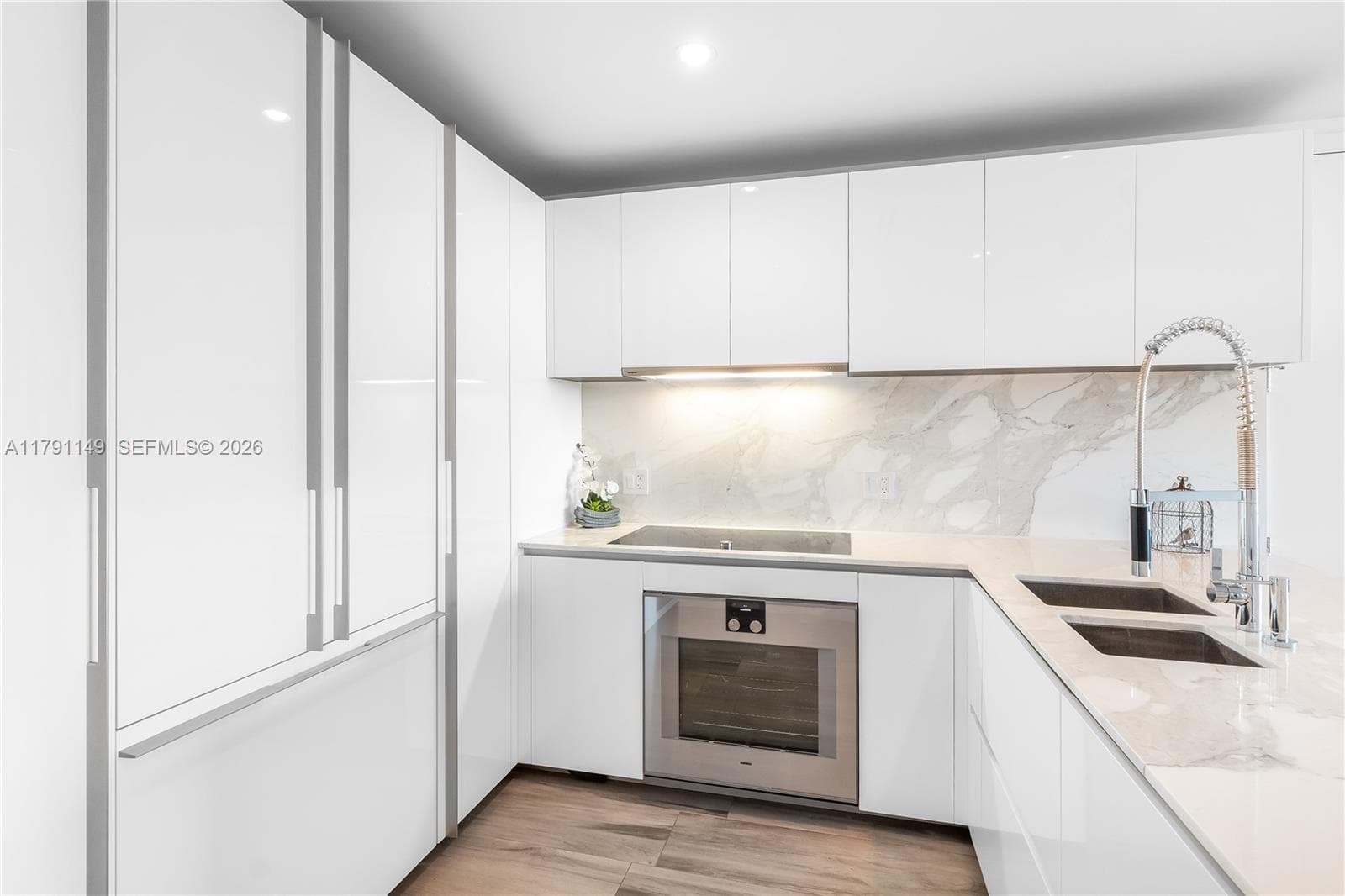 10201 Collins Ave 605 photo 12