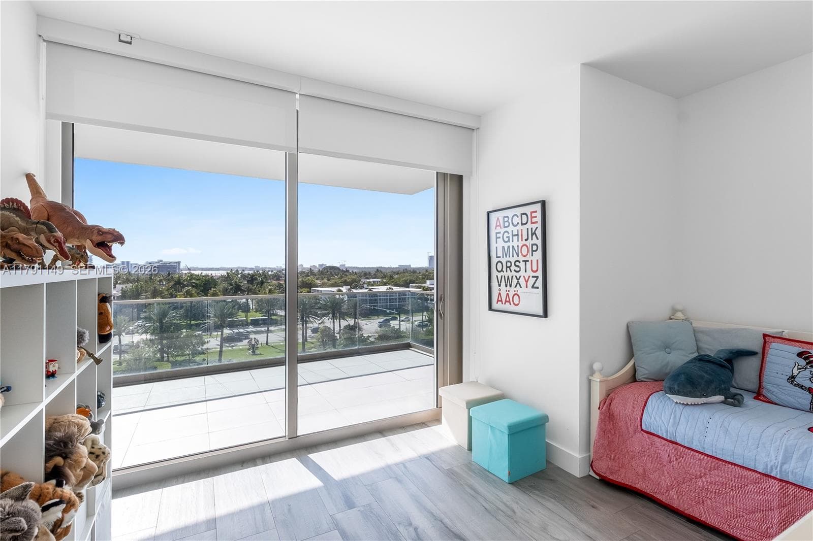 10201 Collins Ave 605 photo 22
