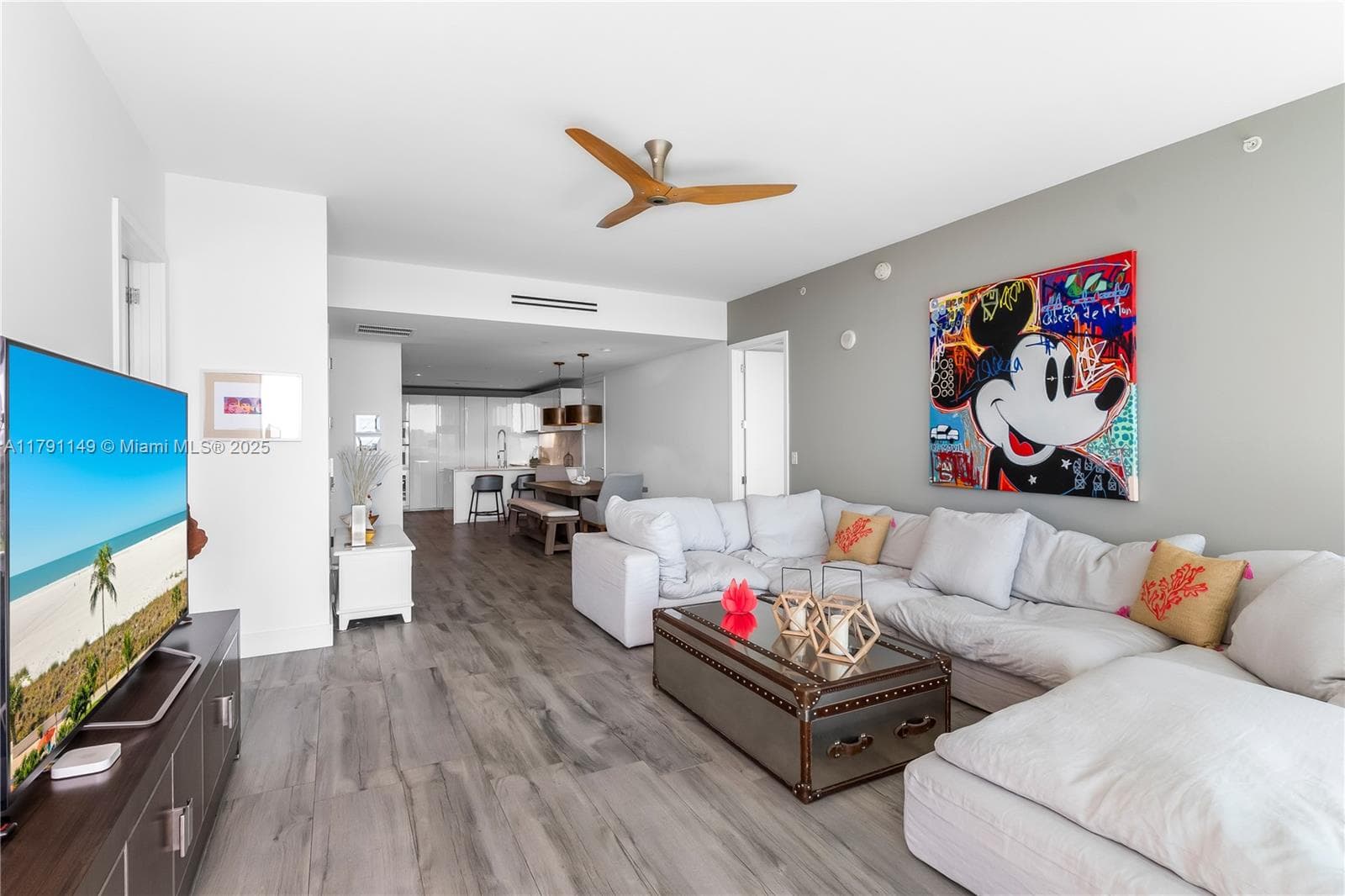 10201 Collins Ave 605 photo 7