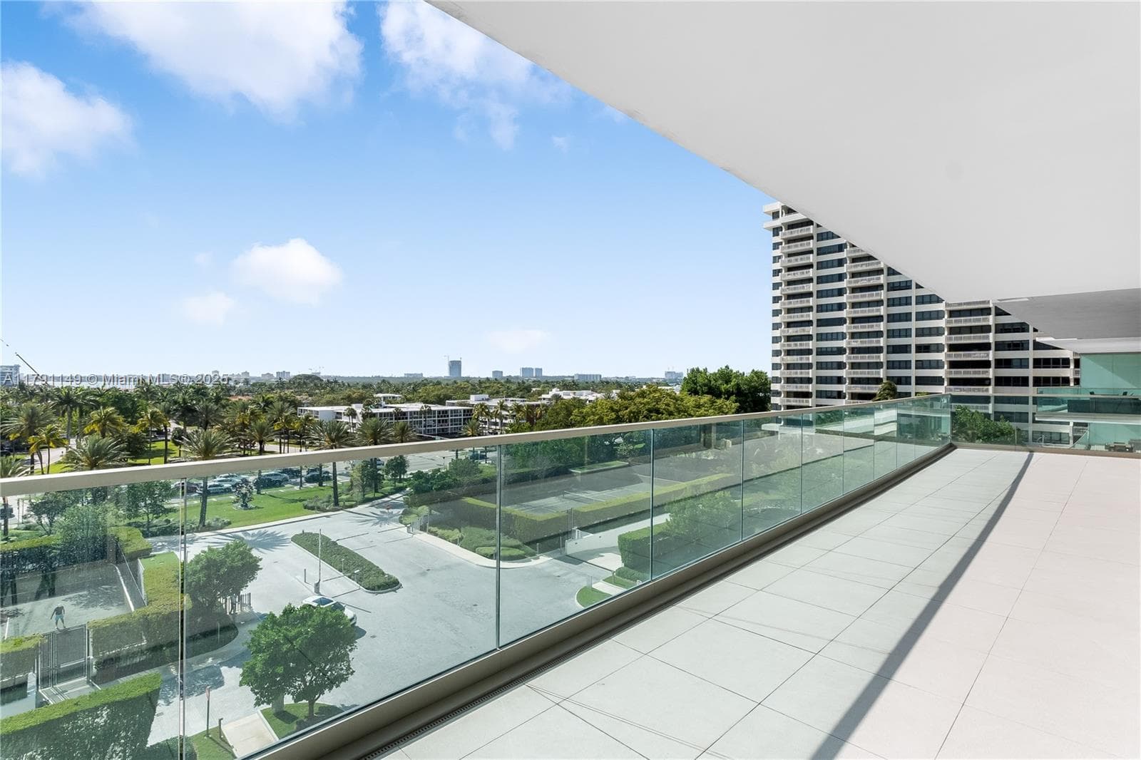 10201 Collins Ave 3
