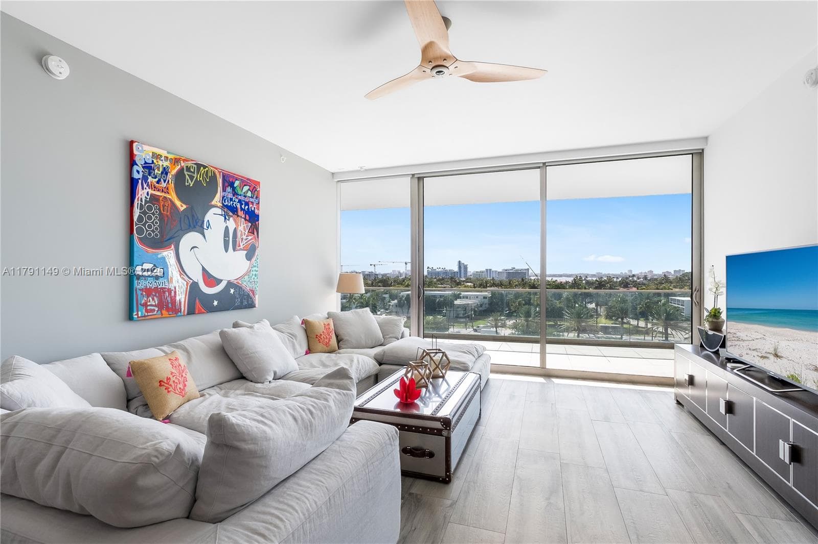 10201 Collins Ave 5