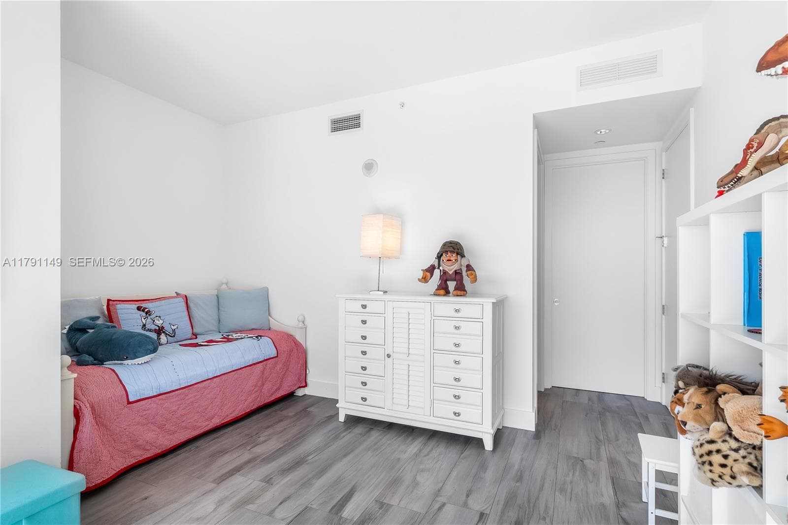 10201 Collins Ave 605 photo 24