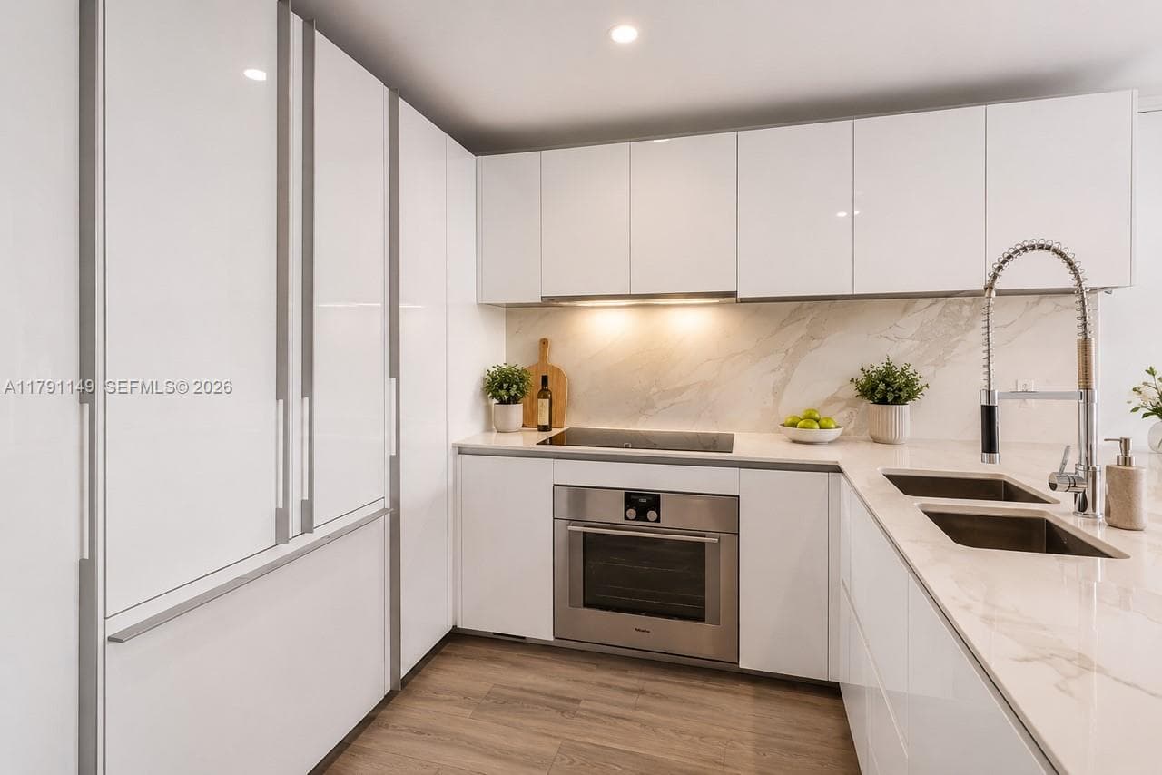 10201 Collins Ave 605 photo 10