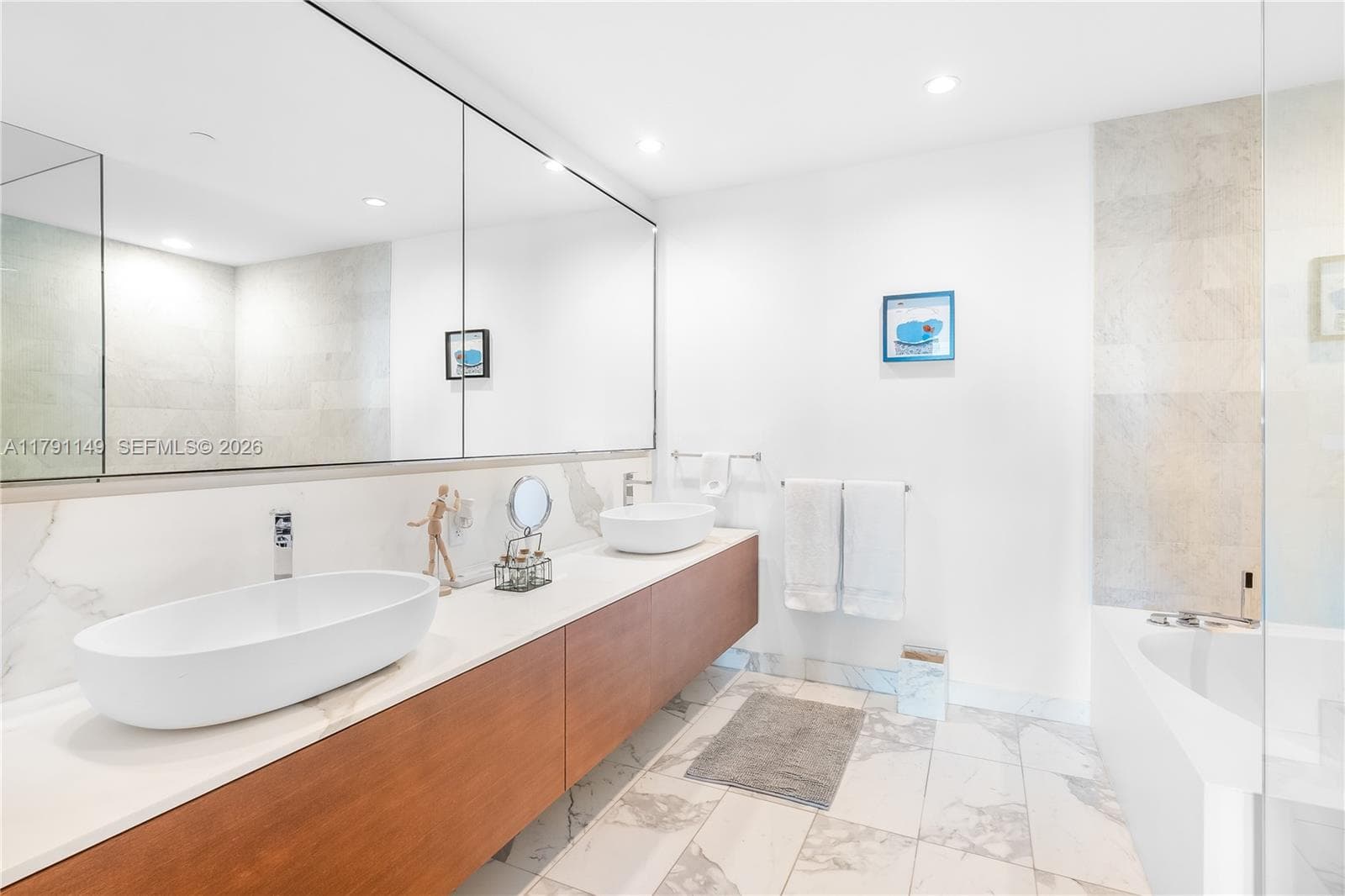 10201 Collins Ave 605 photo 19