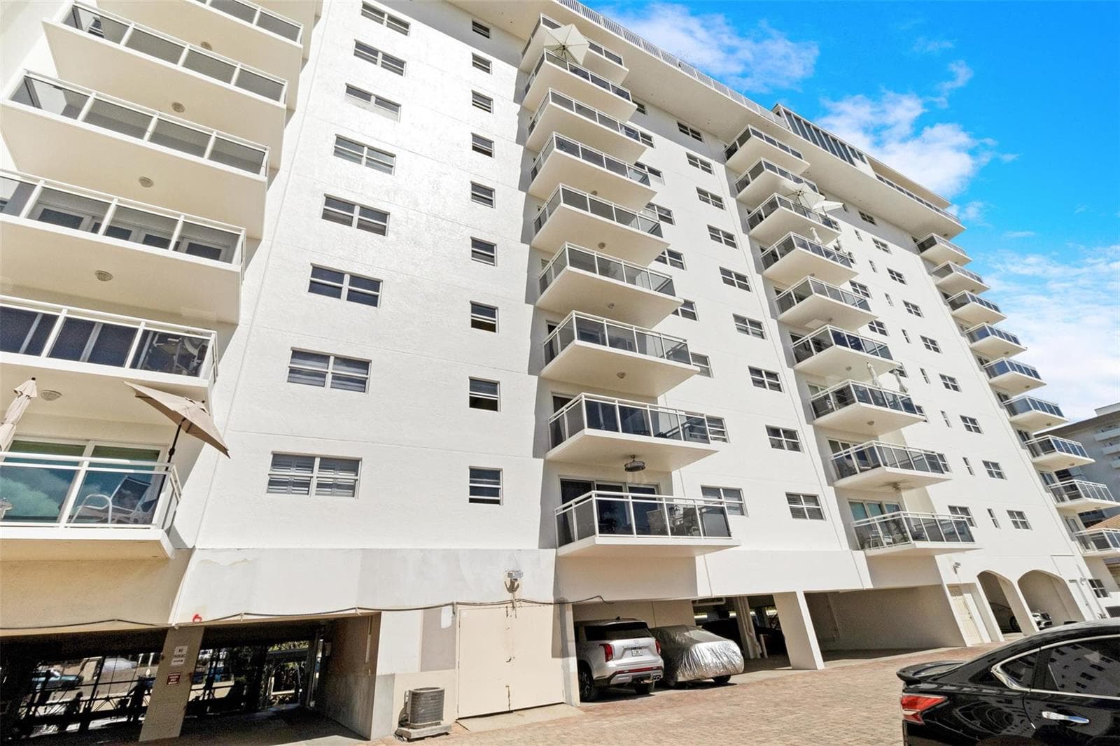 1160 Hillsboro Mile #903 4