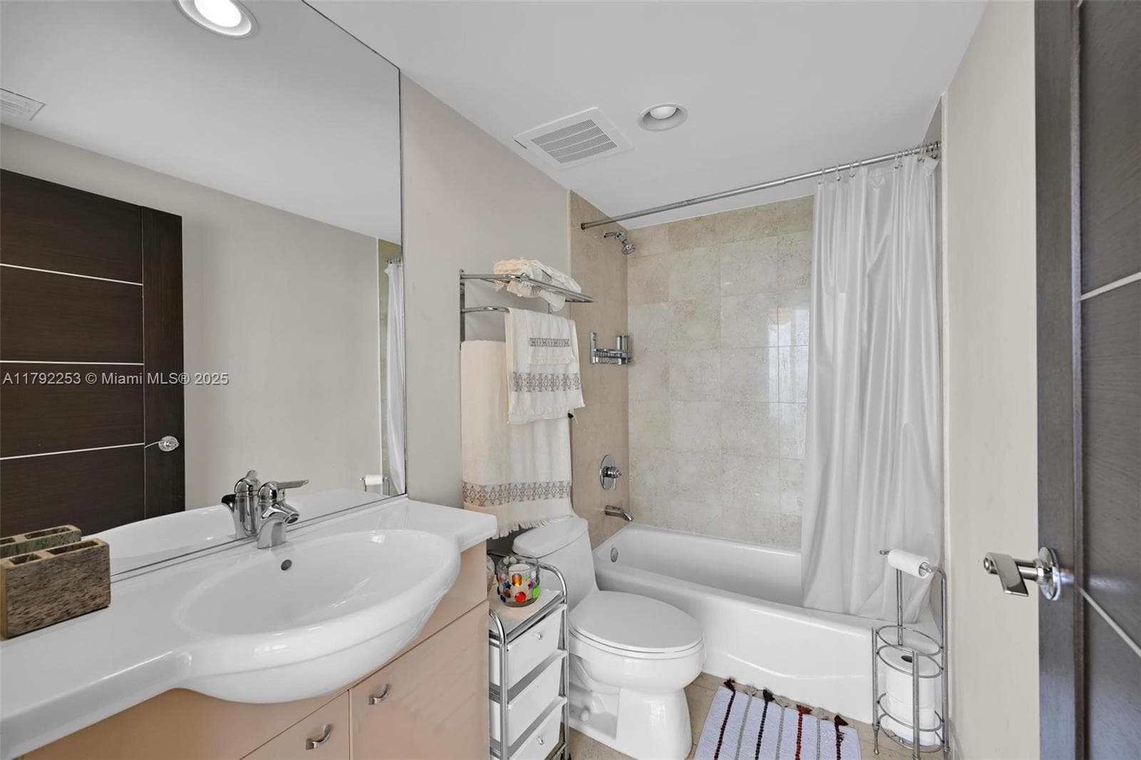 1830 Ocean Dr 1201 photo 21