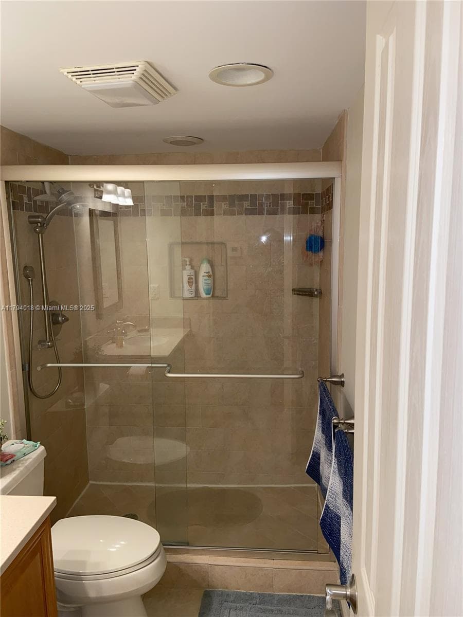 3180 Ocean Dr 716 photo 18