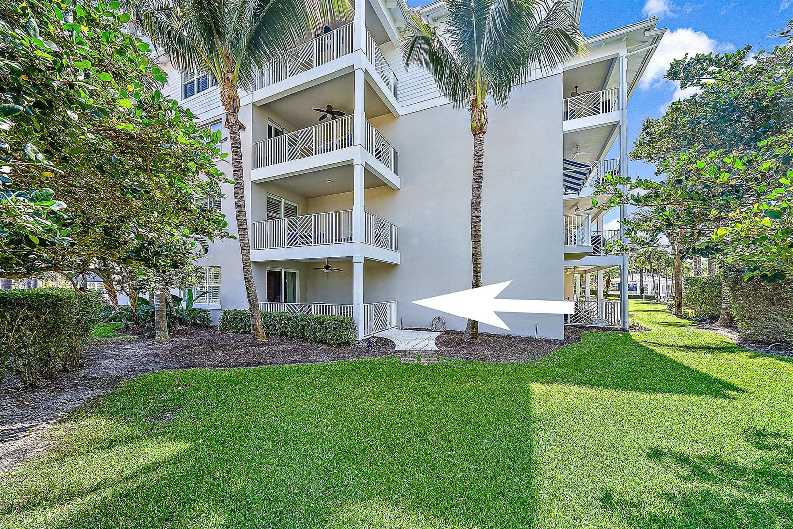1015 Bay Colony Drive S #& Slip 17 5