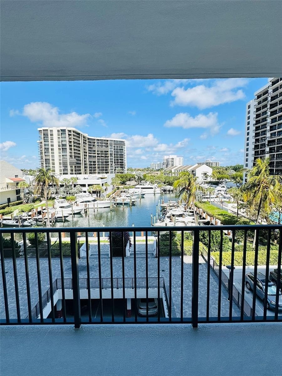 4750 Ocean Blvd 4