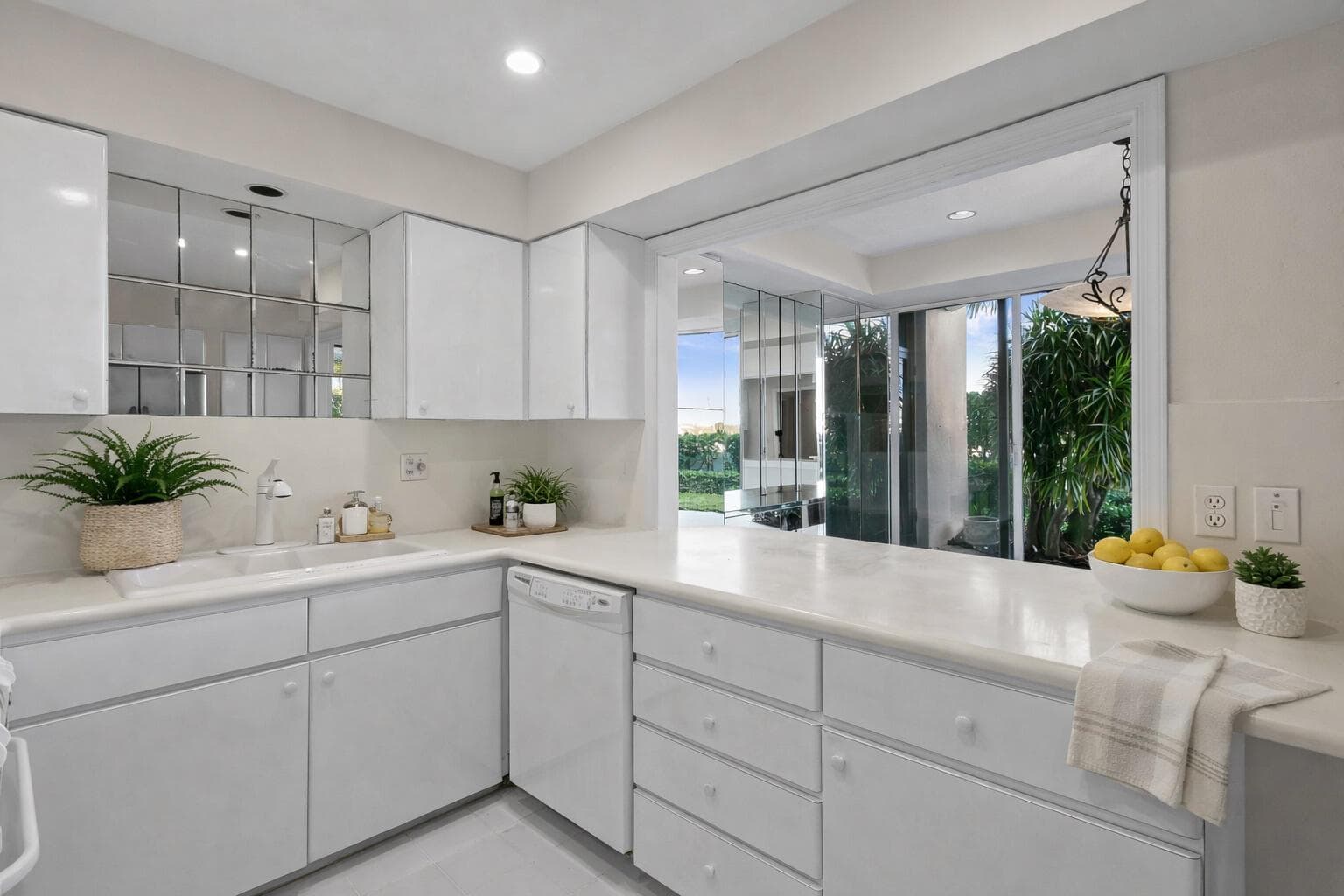 108 Lakeshore Drive #140 3