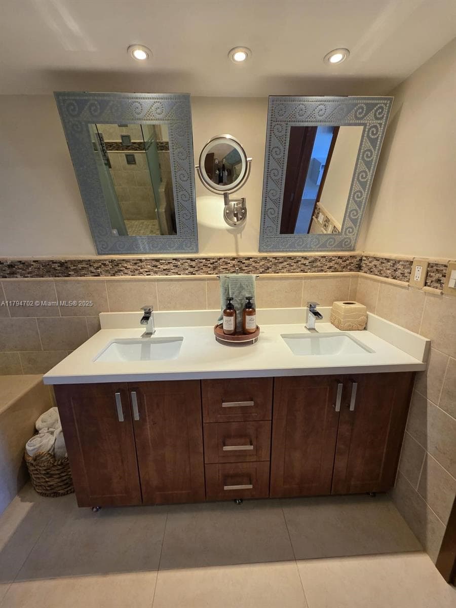 9225 Collins Ave 1409 photo 25