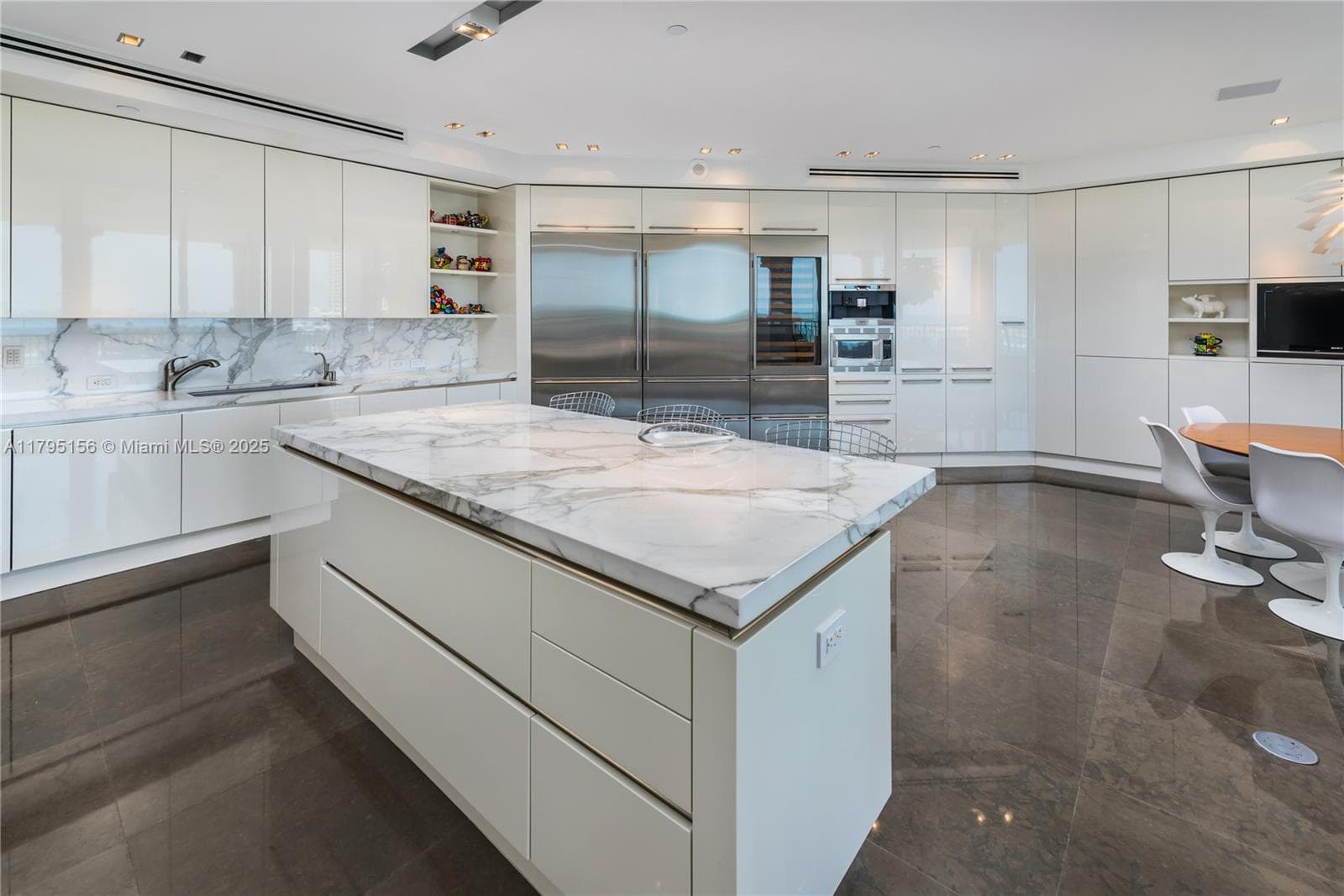 7143 Fisher Island Dr 7143 photo 12