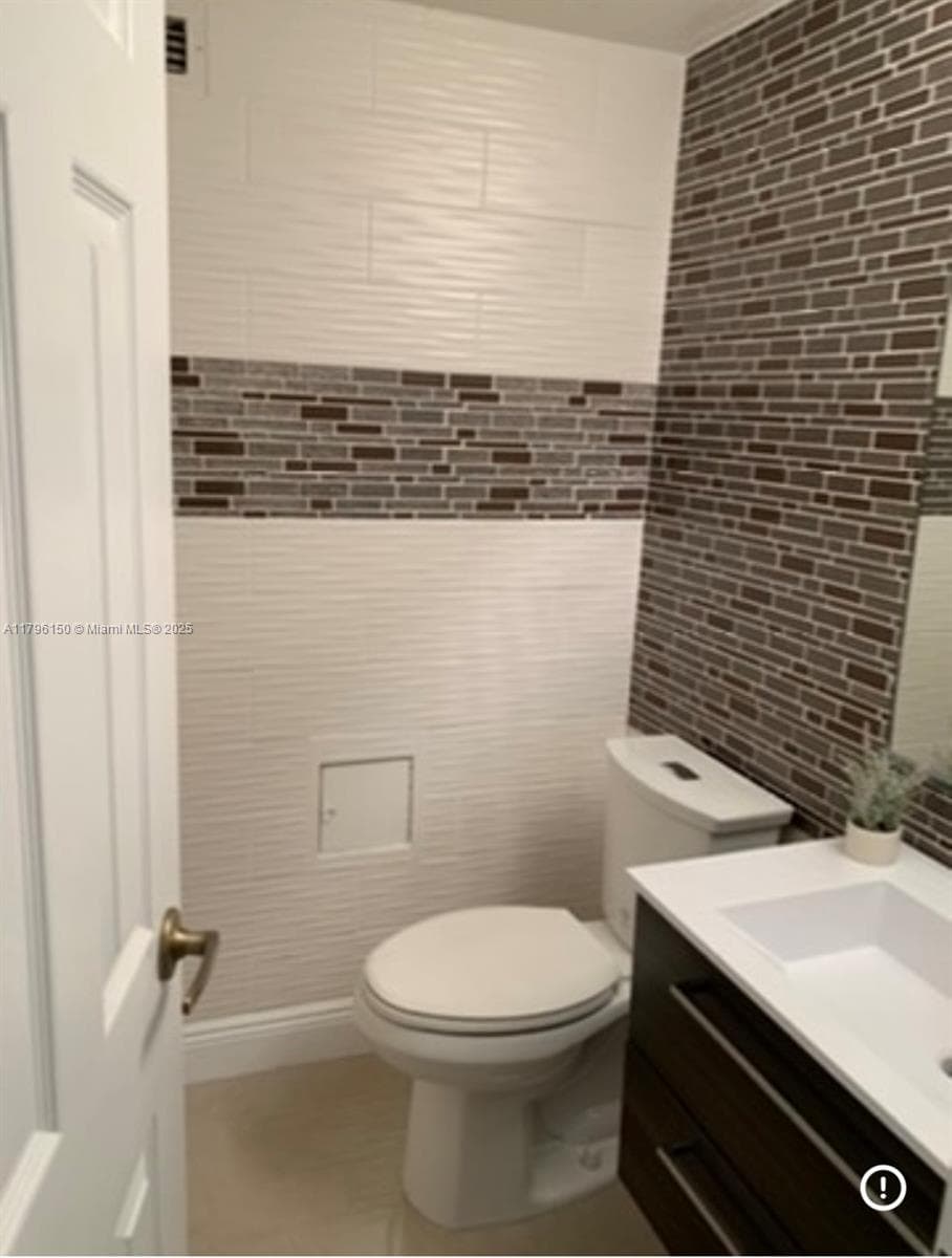 2501 Ocean Dr 5
