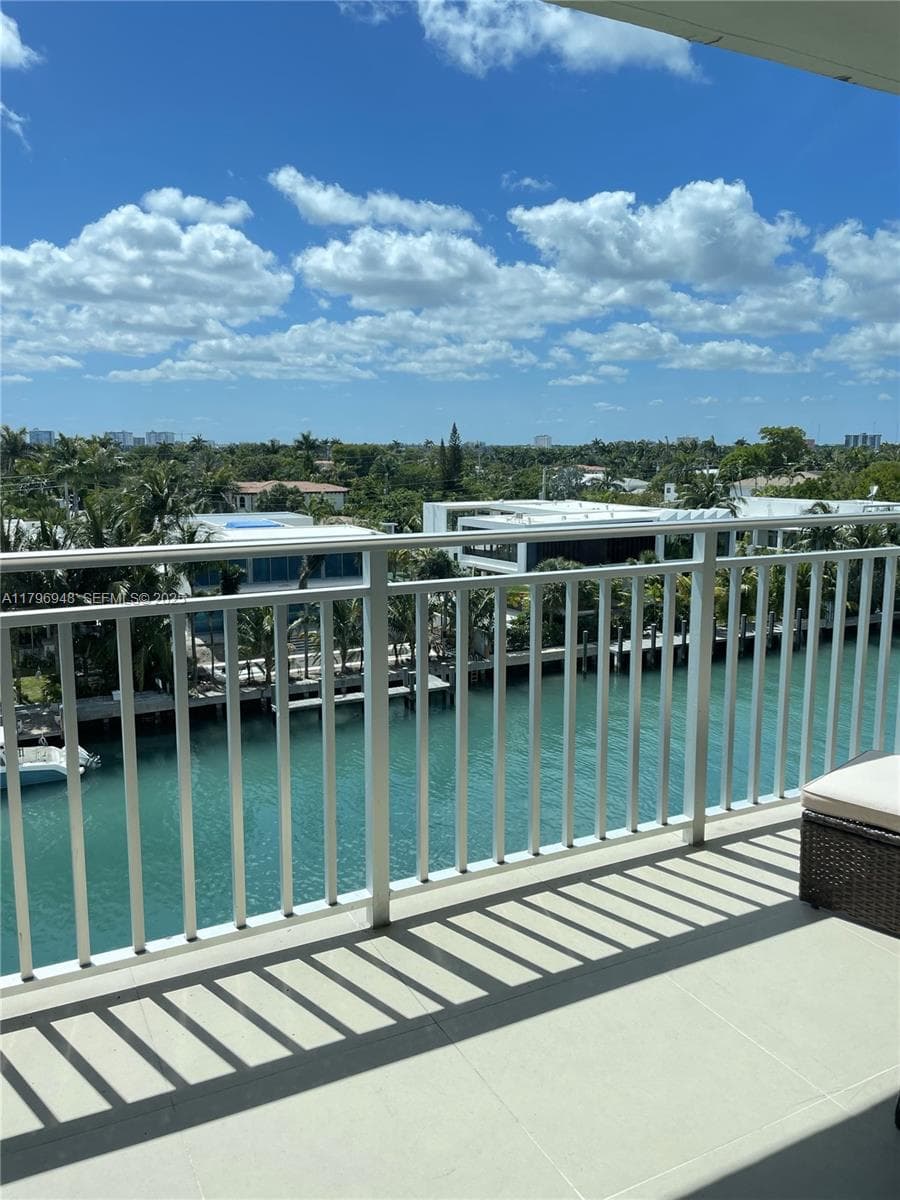 9500 W Bay Harbor Dr 6B photo 2