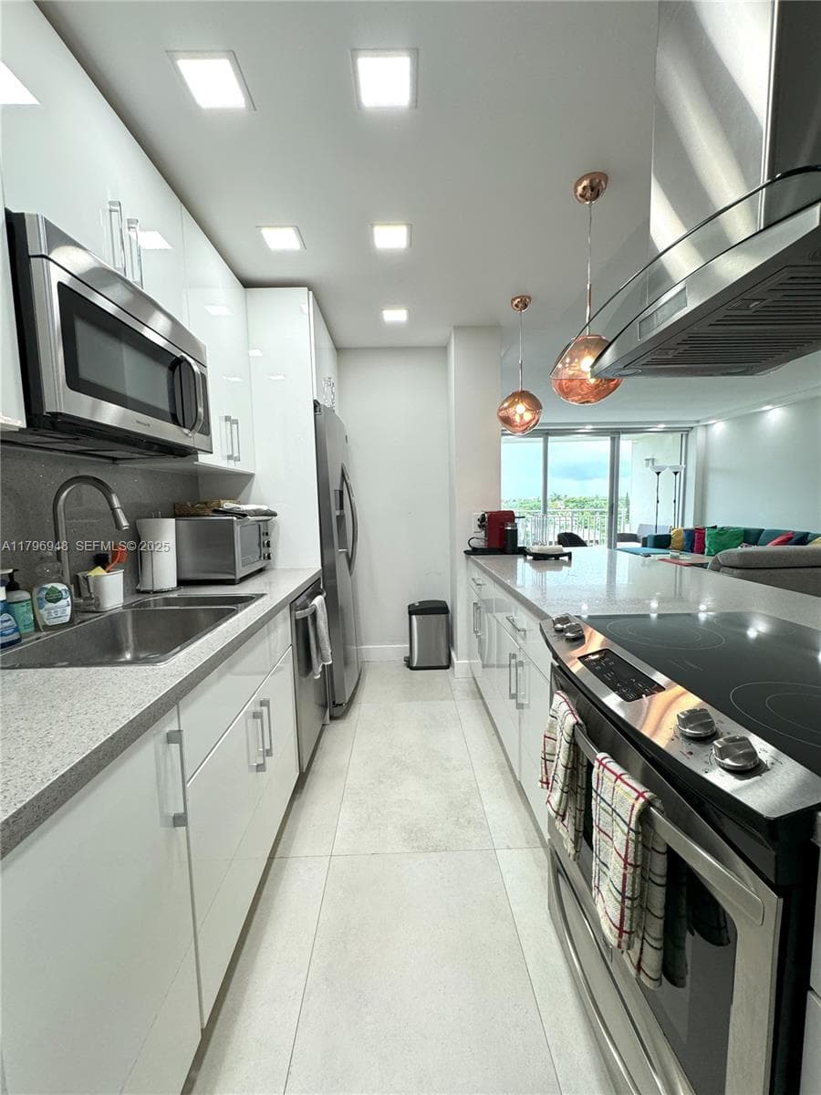 9500 W Bay Harbor Dr 6B photo 5