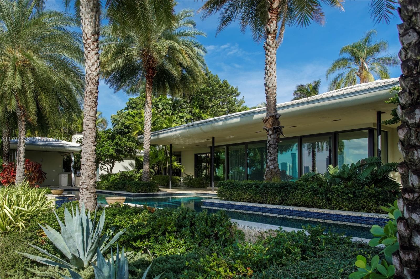 250 San Marino Dr 2
