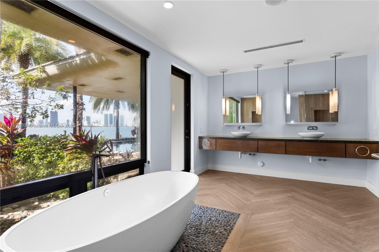 250 San Marino Dr photo 24