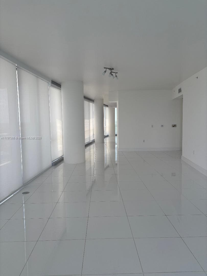 17121 Collins Ave 2