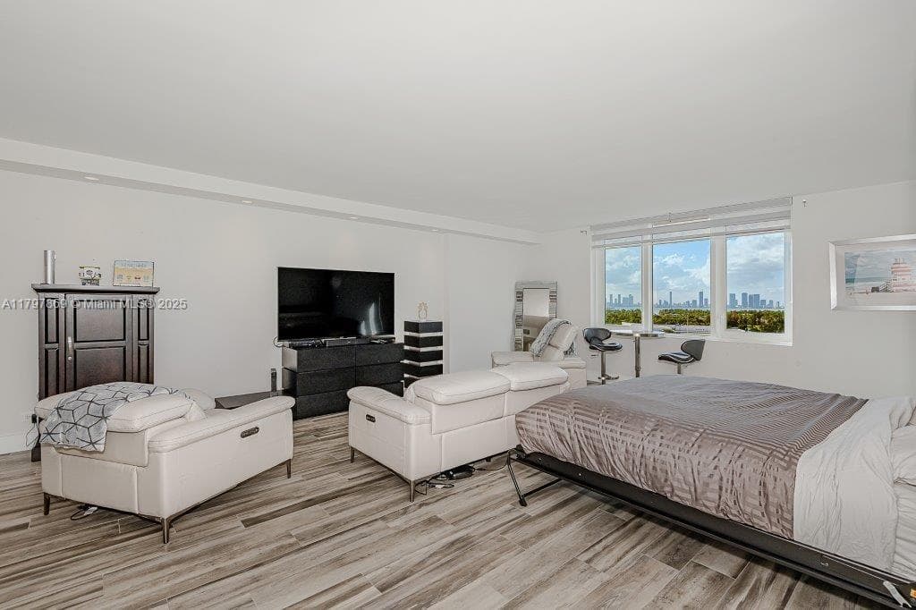 2301 Collins Ave 1532 photo 7