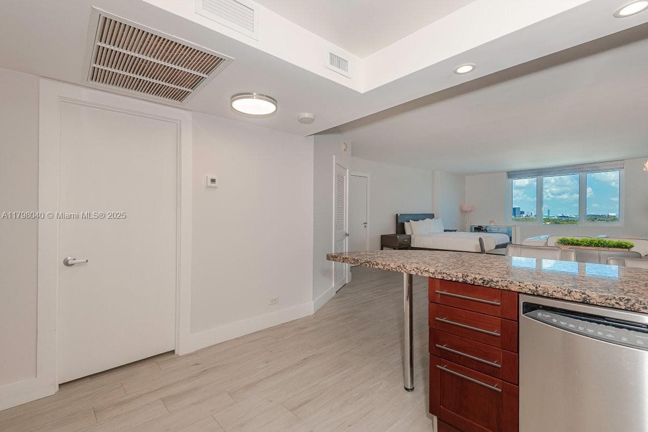 2301 Collins Ave 1531 photo 21