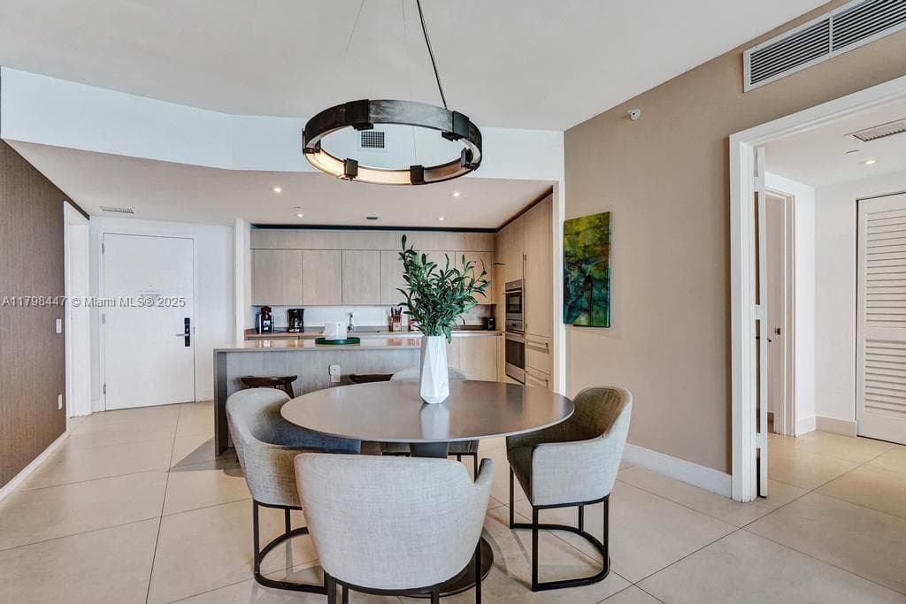 4111 Ocean Dr 2