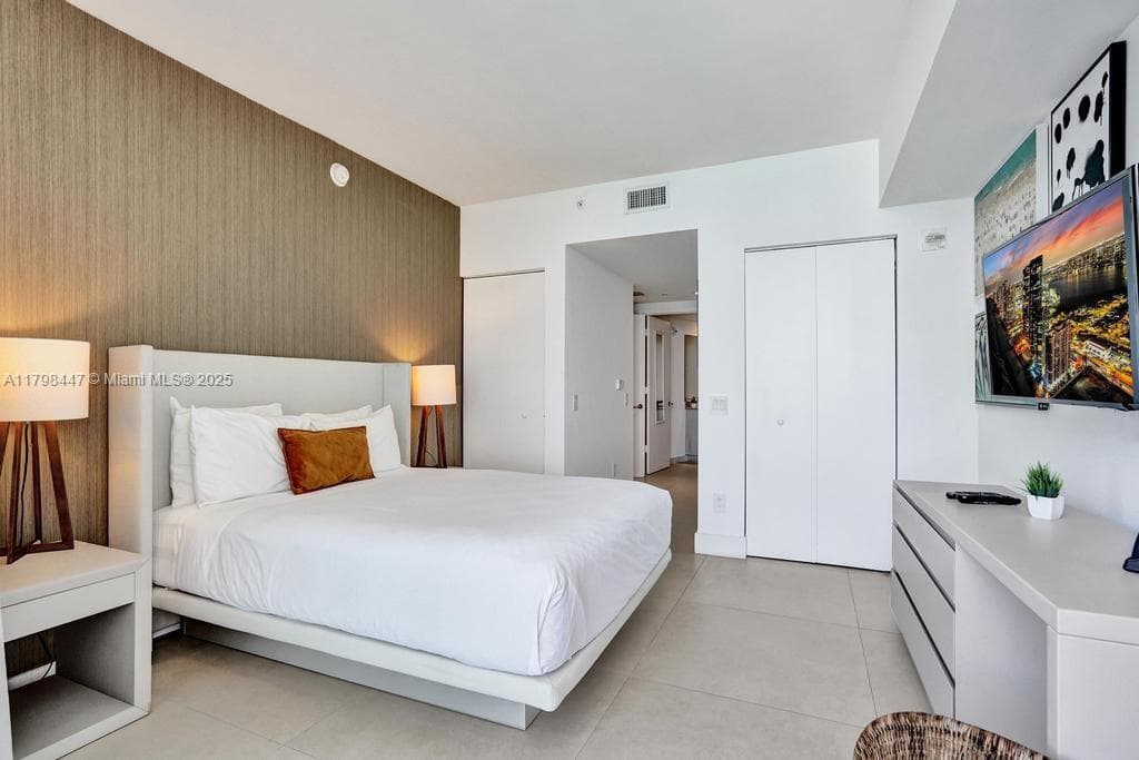 4111 Ocean Dr 2803 photo 14