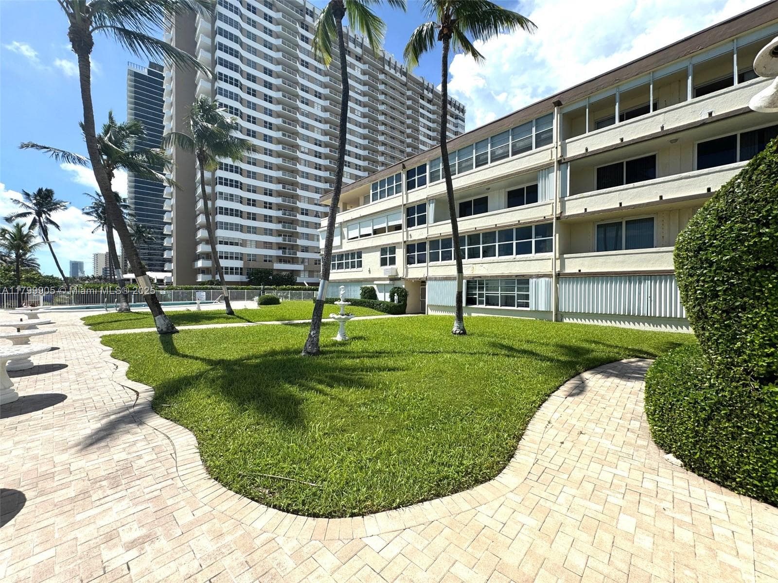 1936 Ocean Dr 8D photo 3