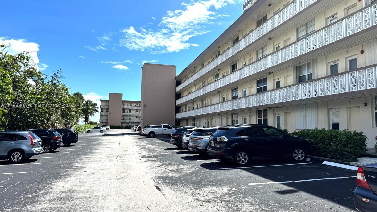 1936 Ocean Dr 8D photo 5