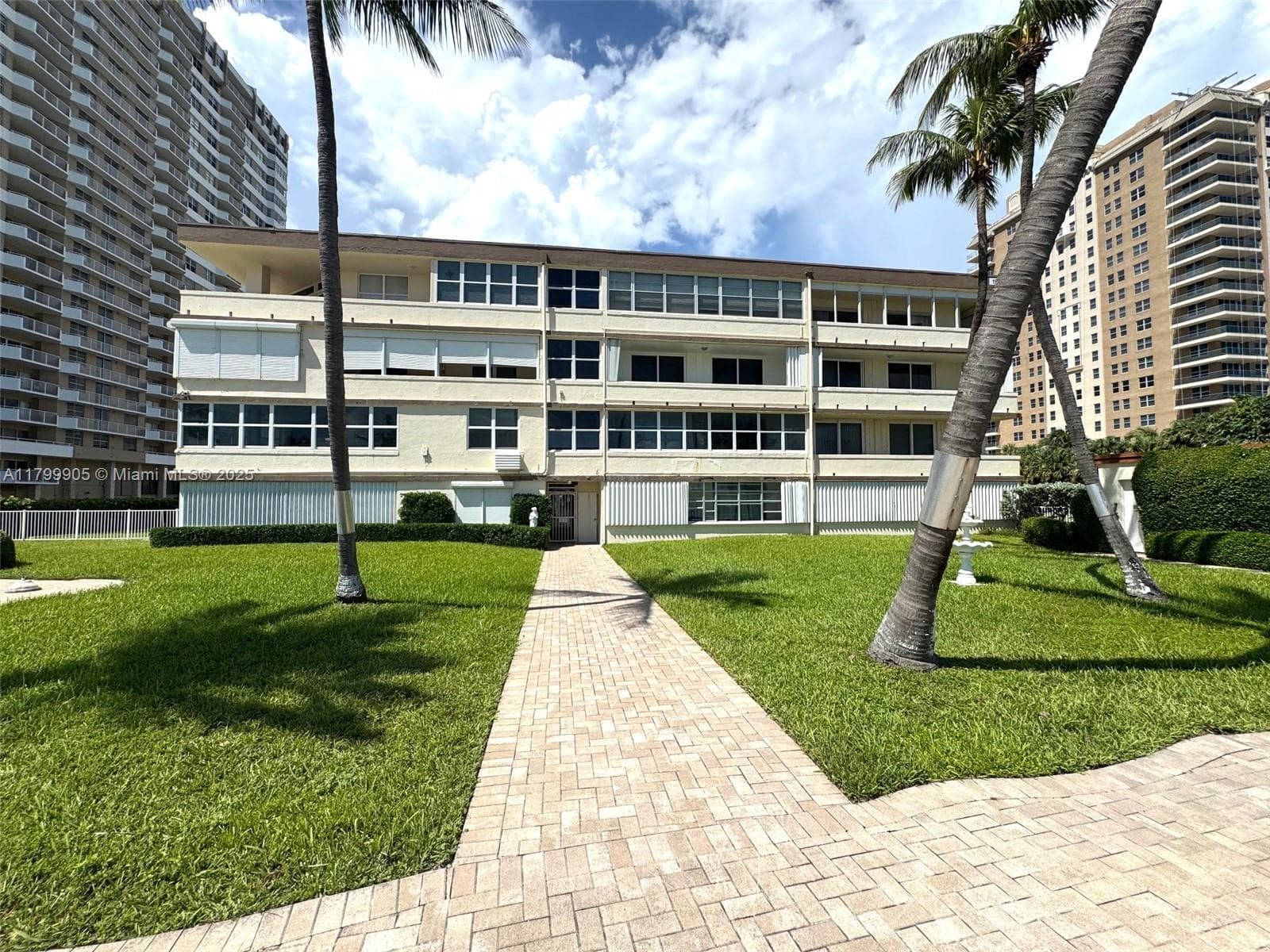 1936 Ocean Dr 8D photo 18