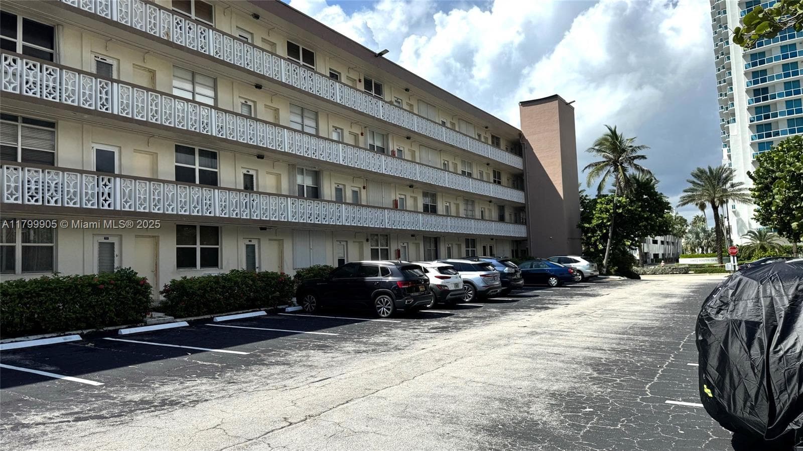 1936 Ocean Dr 8D photo 4