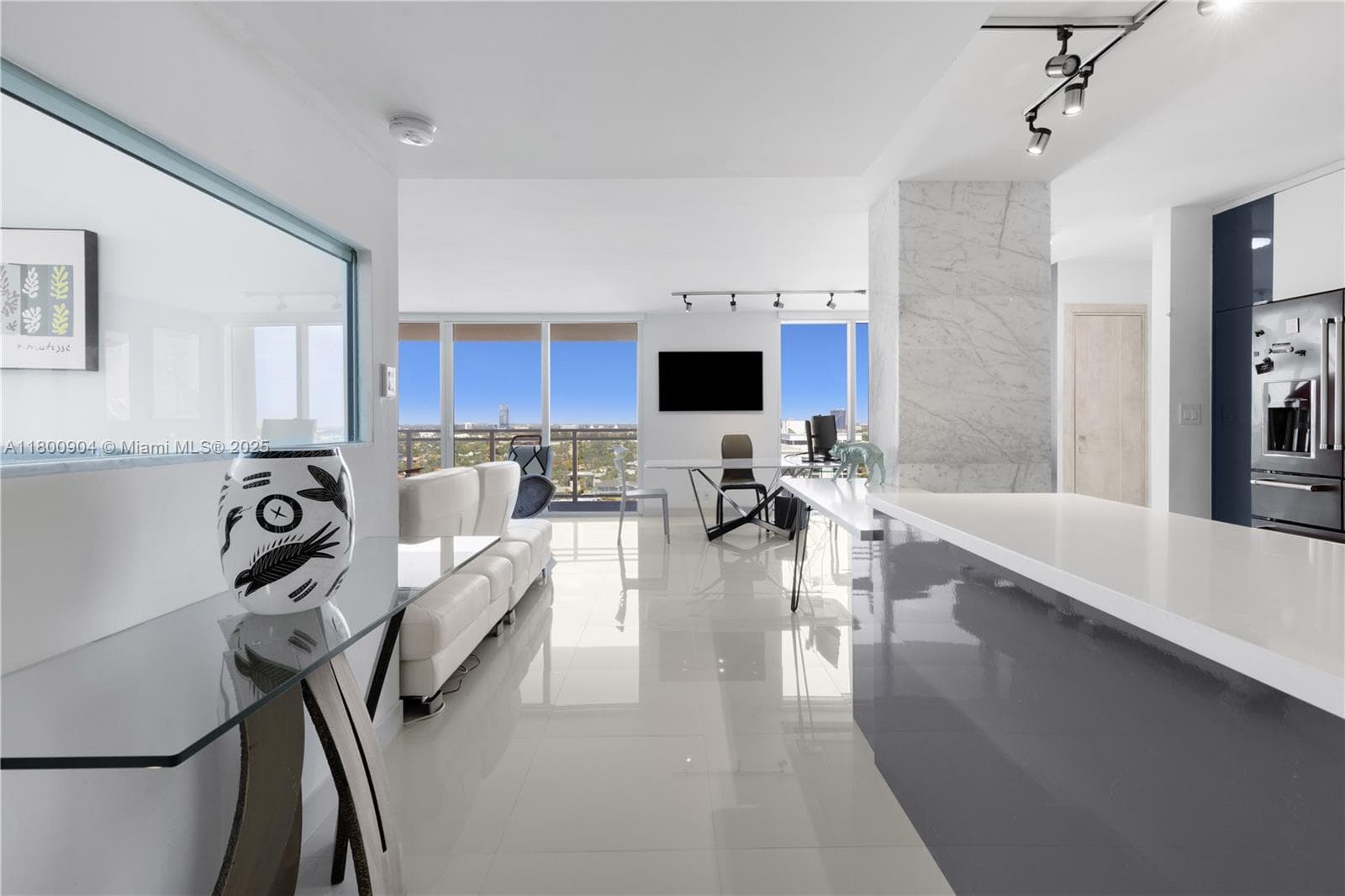 2030 Ocean Dr 1707 photo 17