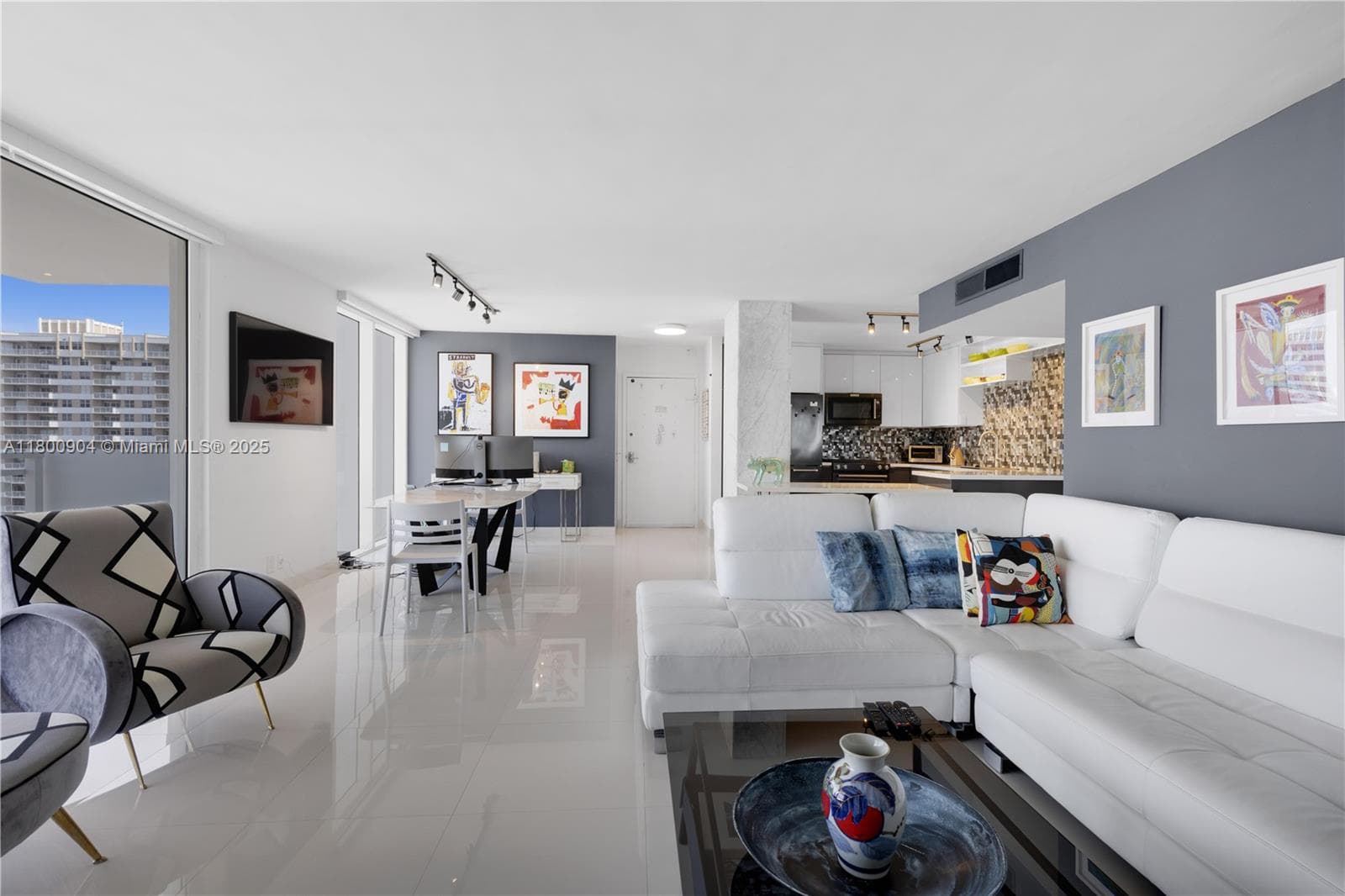 2030 Ocean Dr 1707 photo 16
