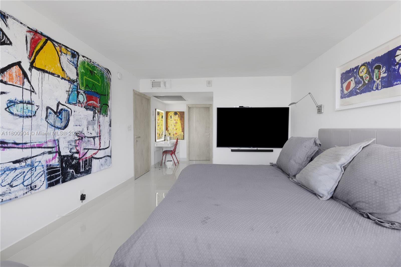 2030 Ocean Dr 1707 photo 22