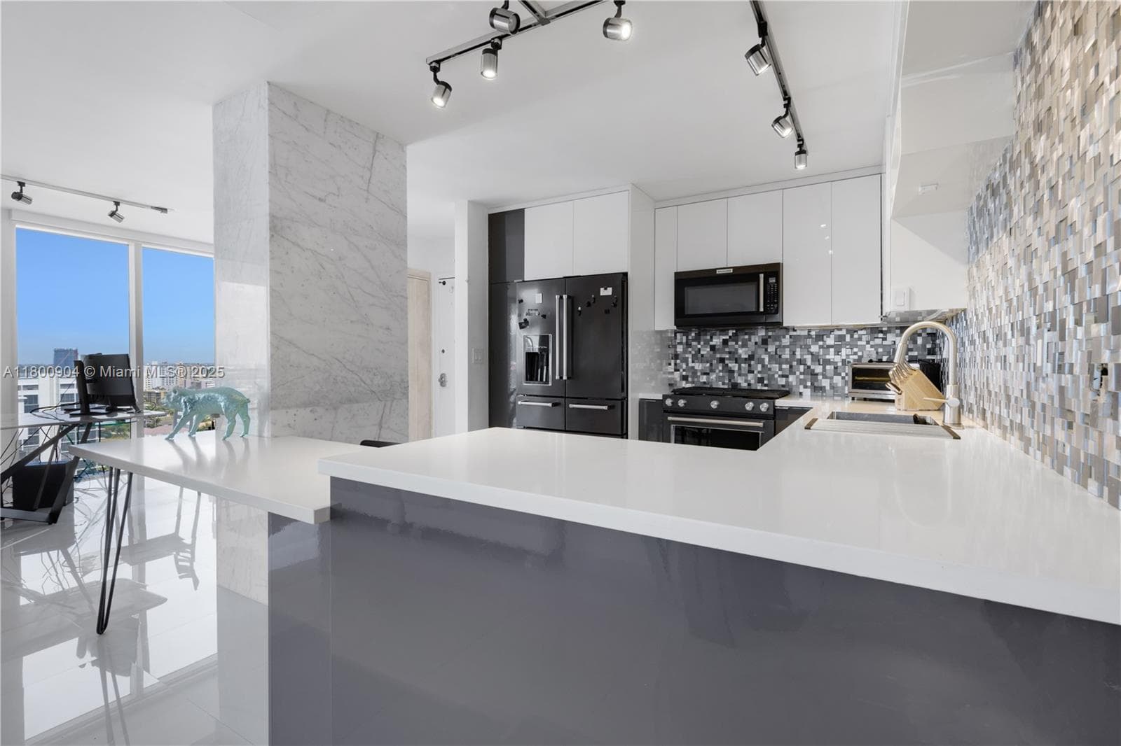 2030 Ocean Dr 1707 photo 9