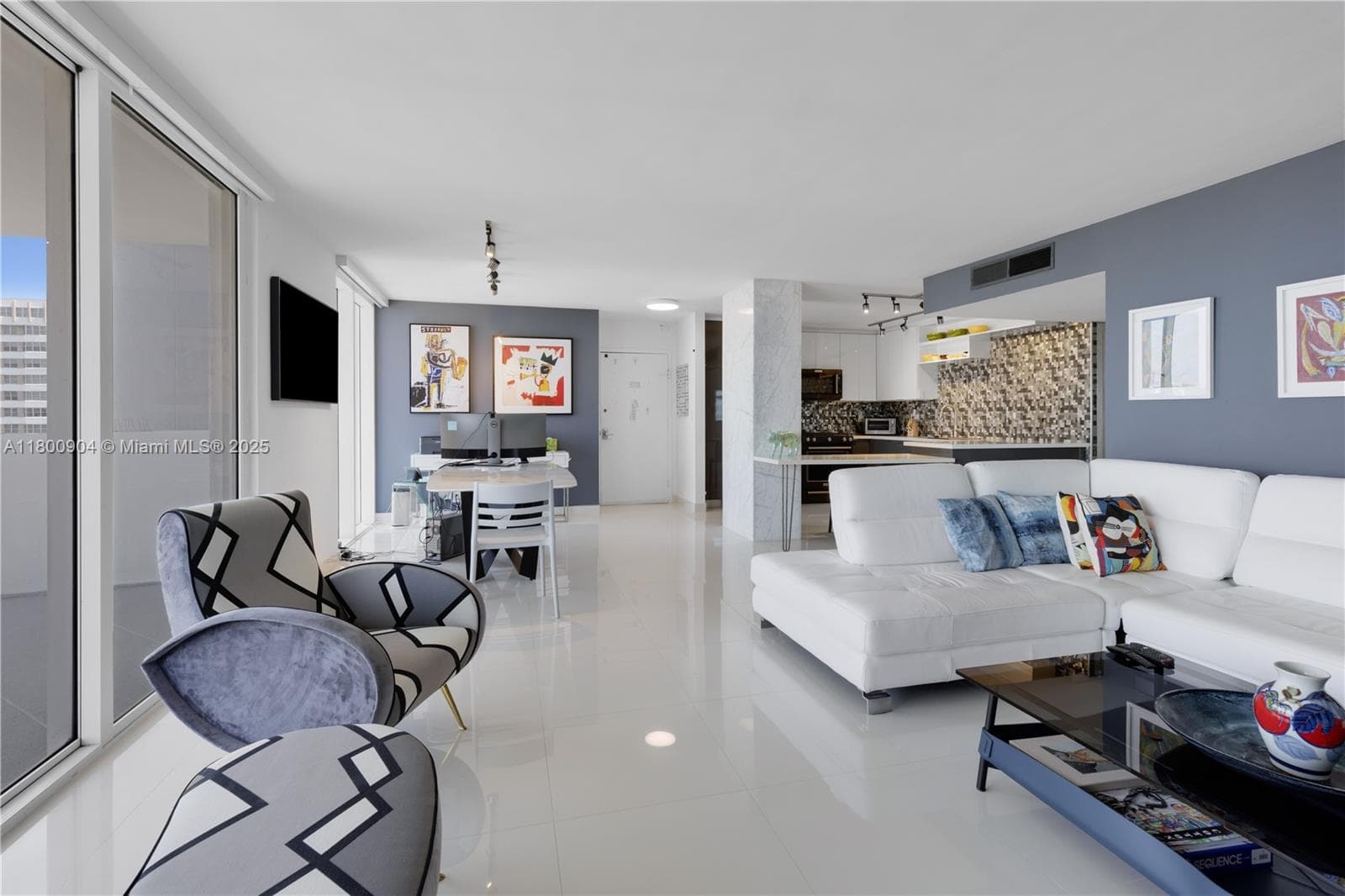 2030 Ocean Dr 1707 photo 15
