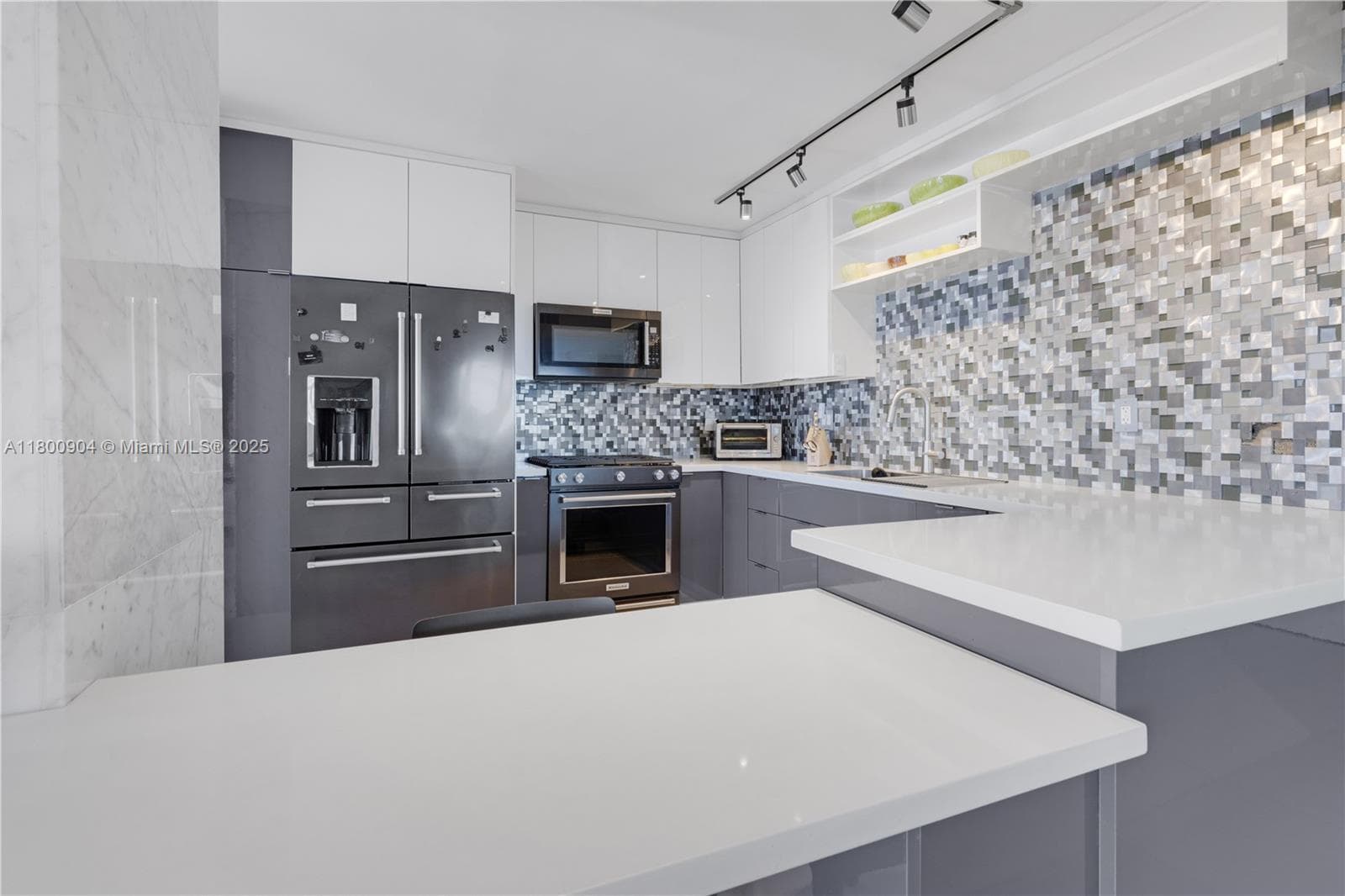 2030 Ocean Dr 1707 photo 11