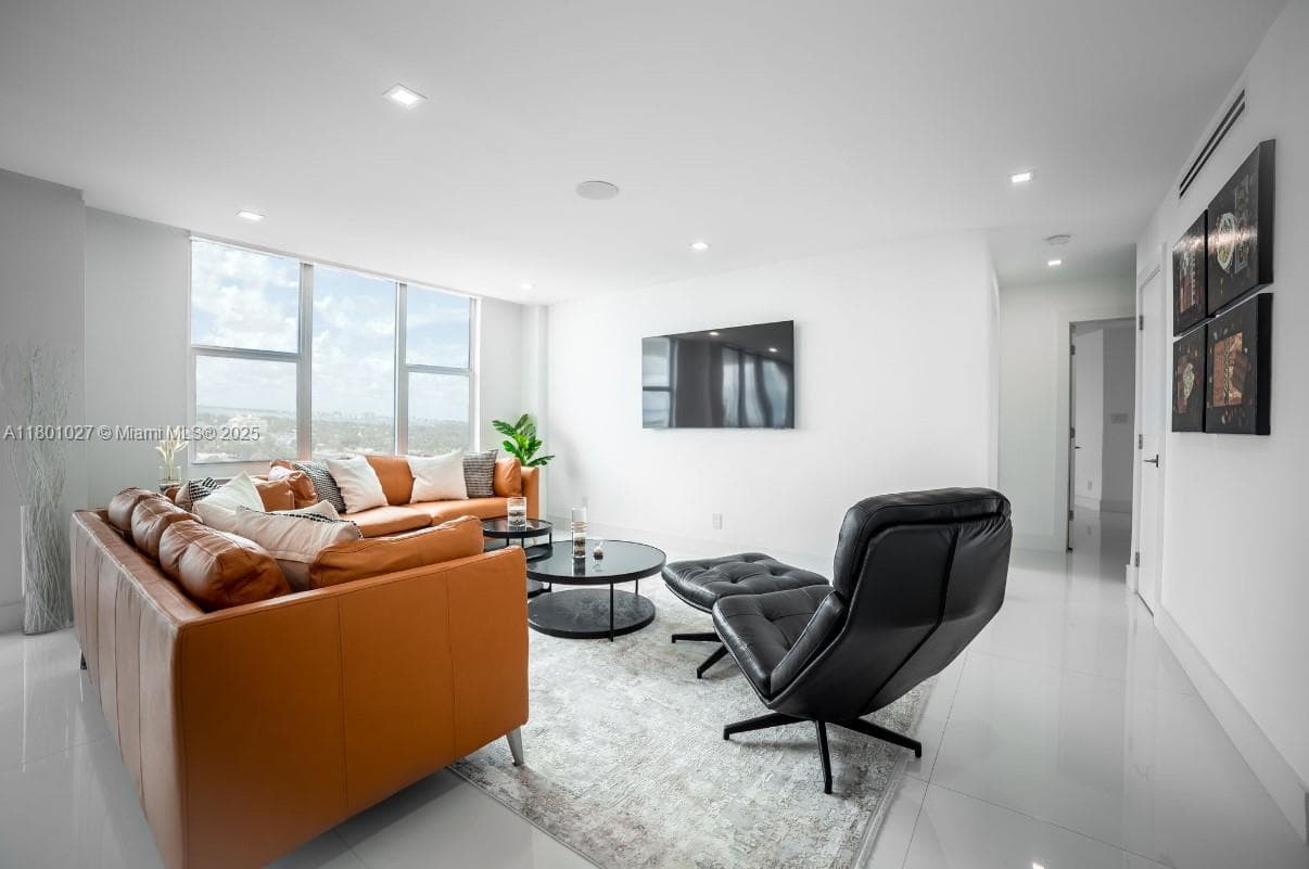 5600 Collins Ave 14K photo 2