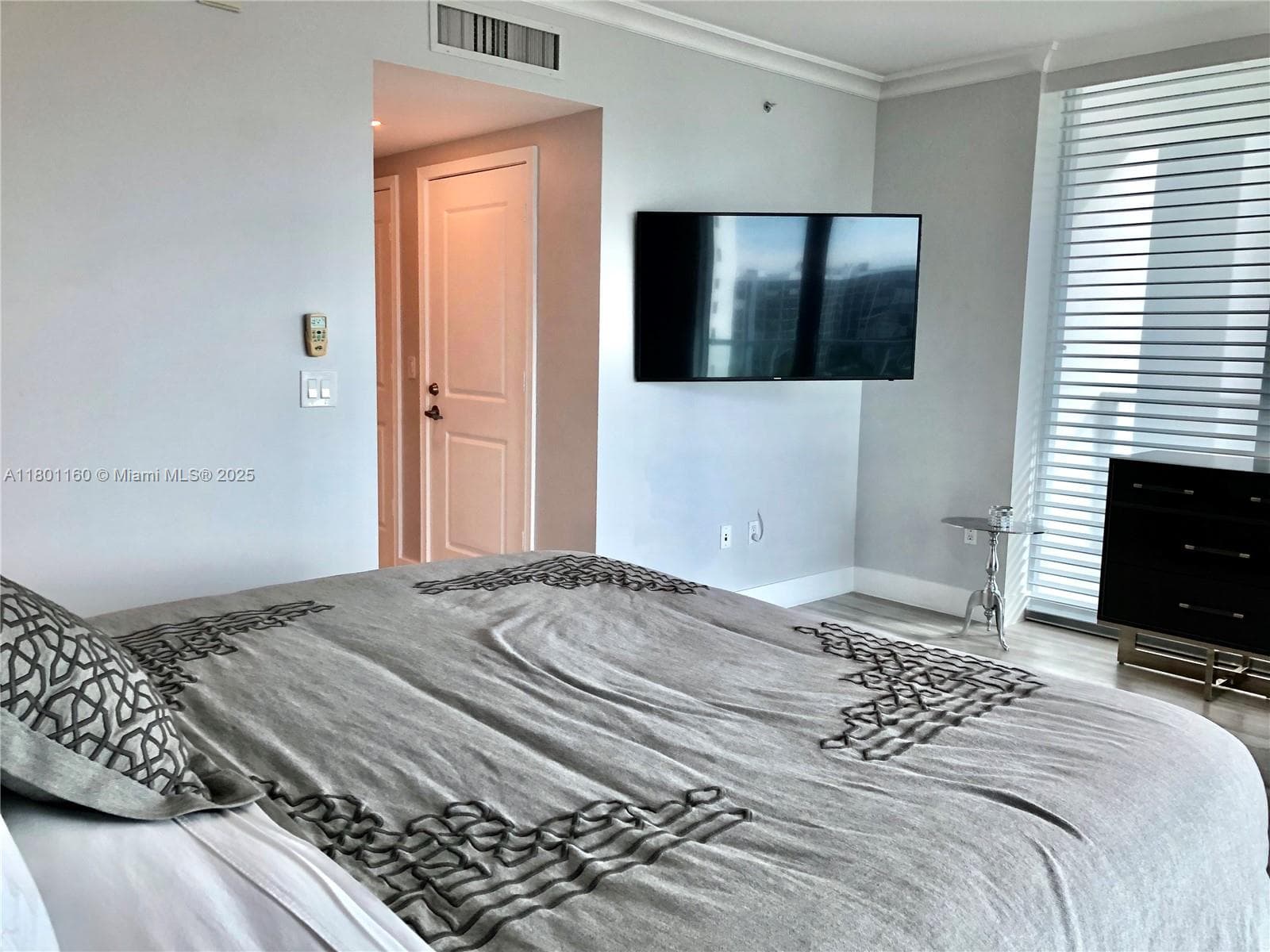 3101 Ocean Dr 801 photo 23