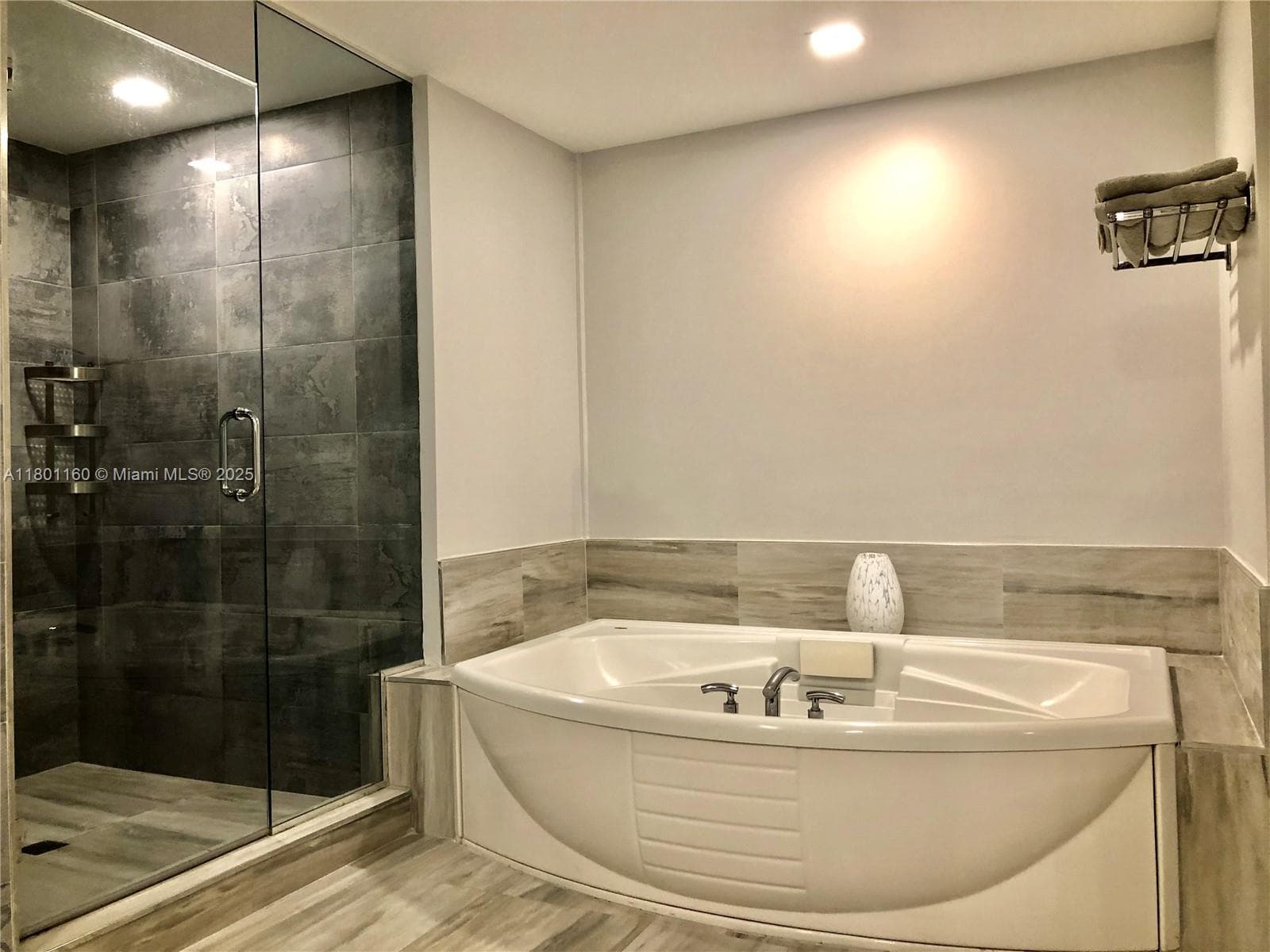 3101 Ocean Dr 801 photo 25