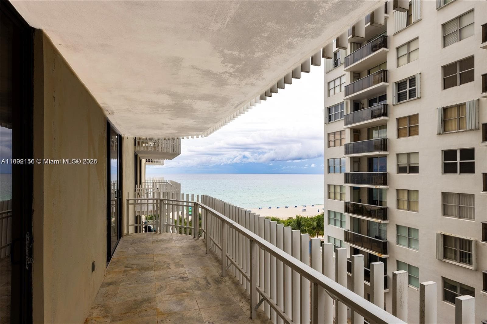 6061 Collins Ave 7D photo 2