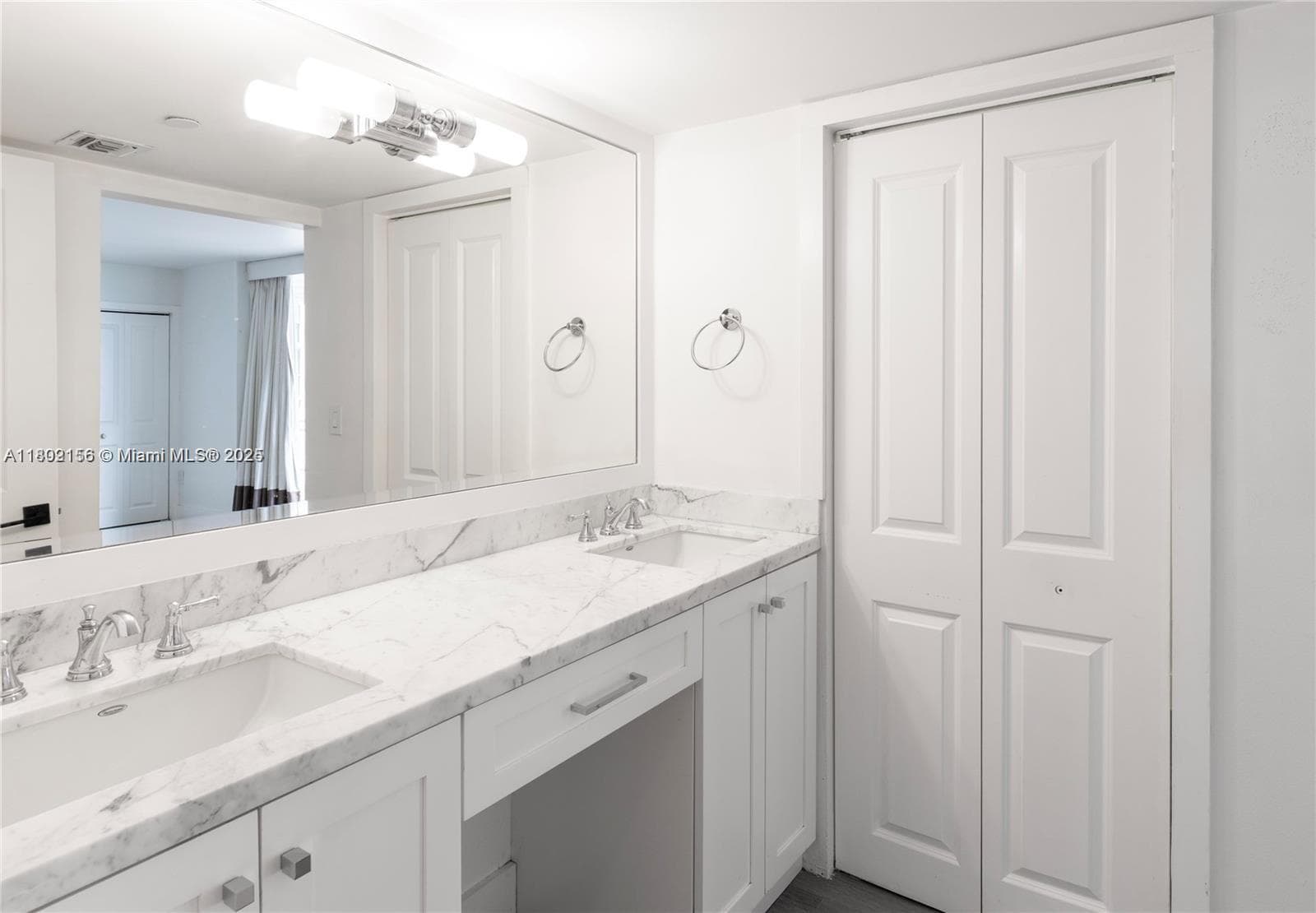 6061 Collins Ave 7D photo 22