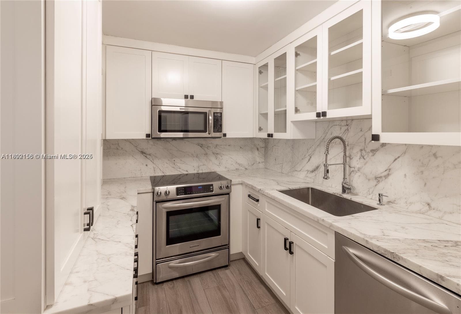 6061 Collins Ave 7D photo 7