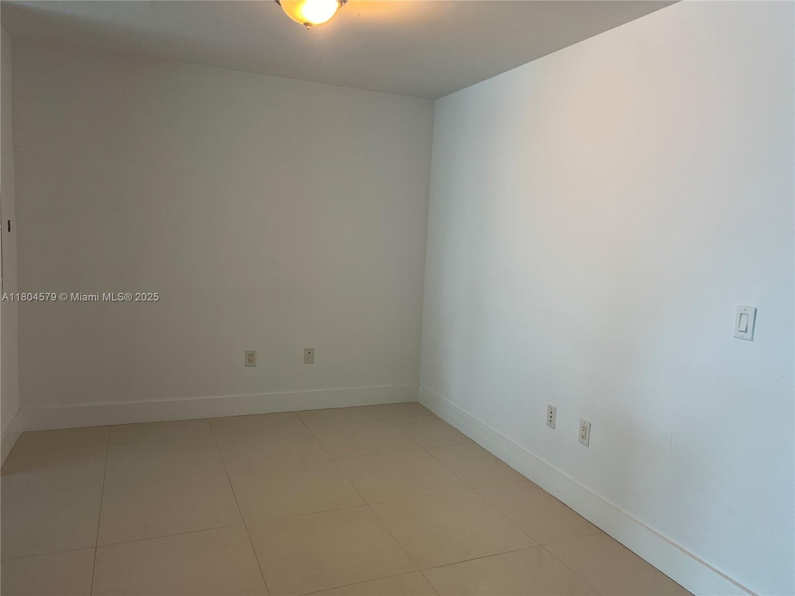 2950 NE 188th St 444 photo 17