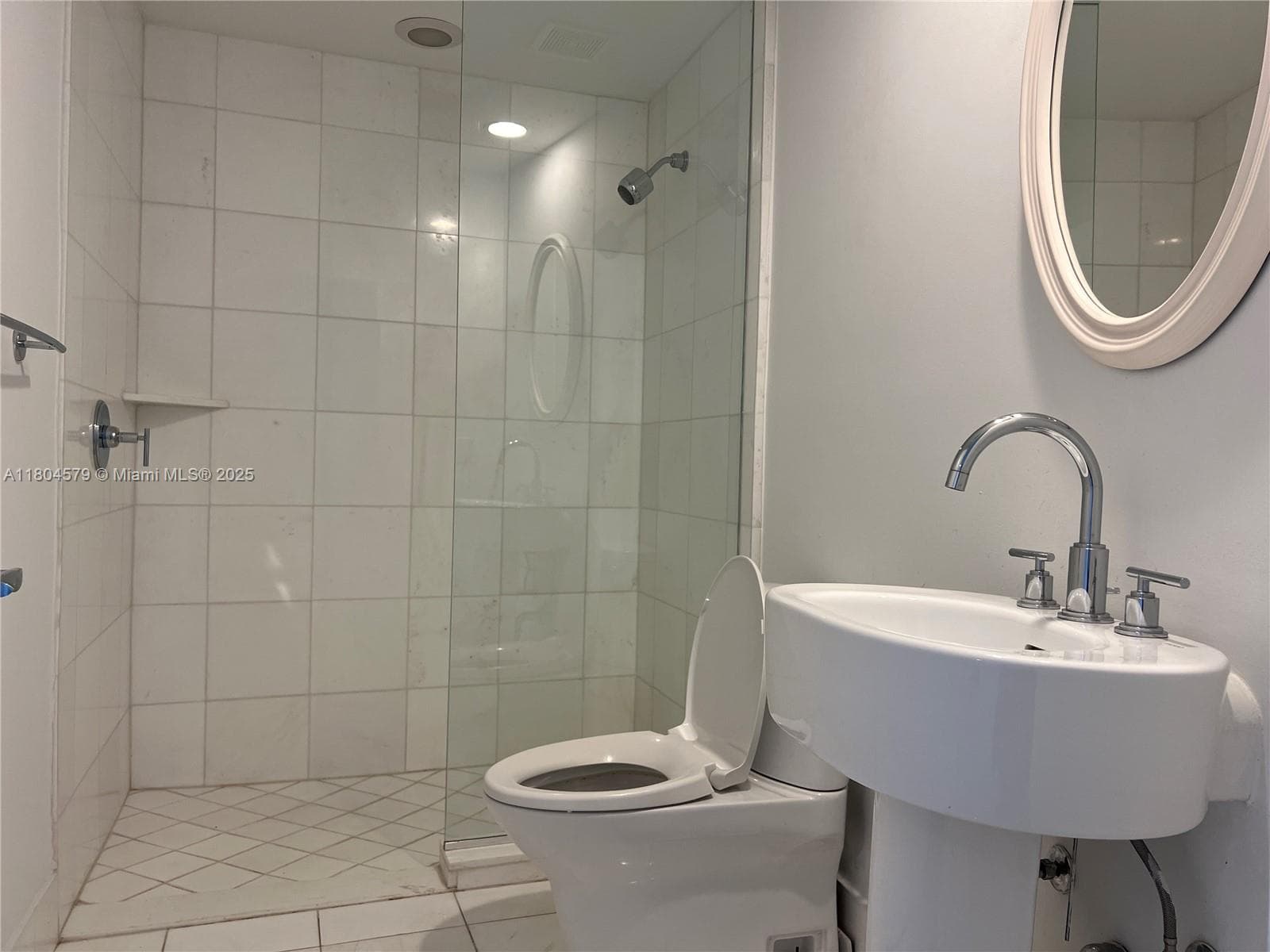 2950 NE 188th St 444 photo 10