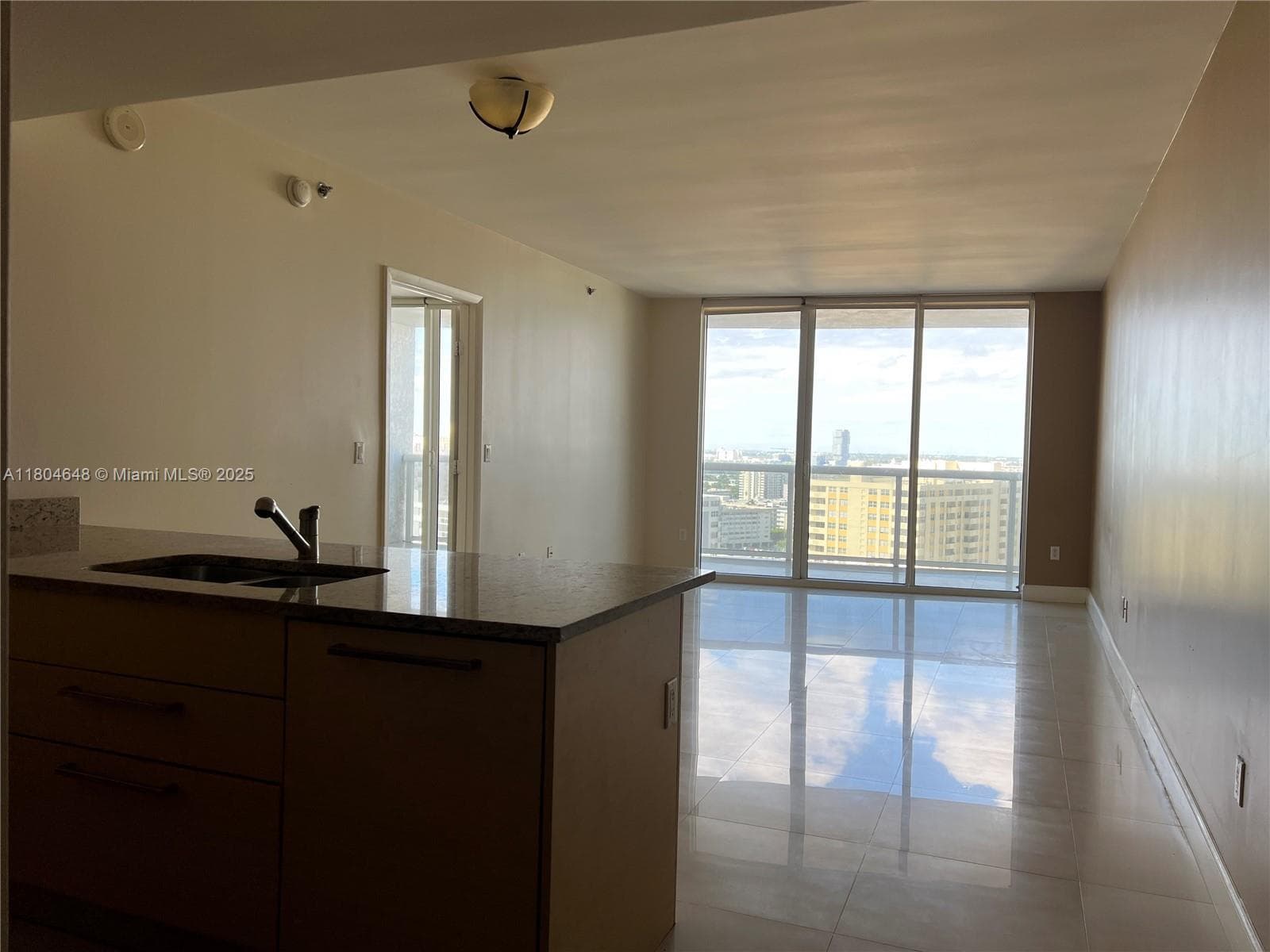 1800 Ocean Dr 2006 photo 17