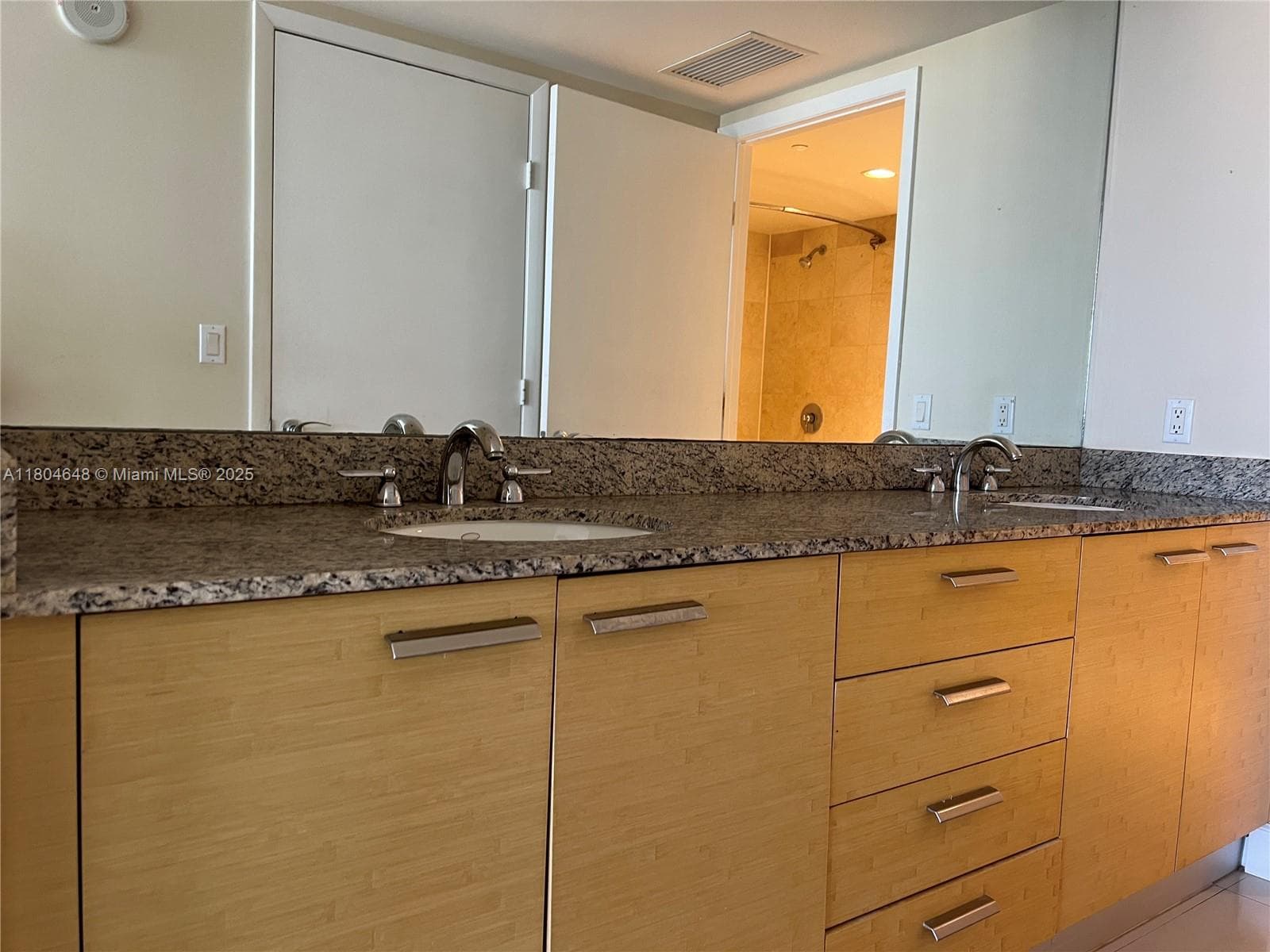 1800 Ocean Dr 2006 photo 15