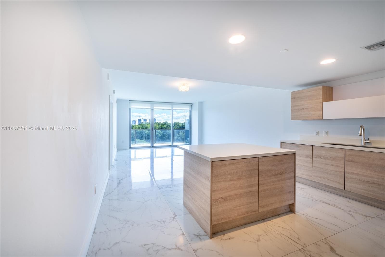16385 Biscayne Blvd 417 photo 2